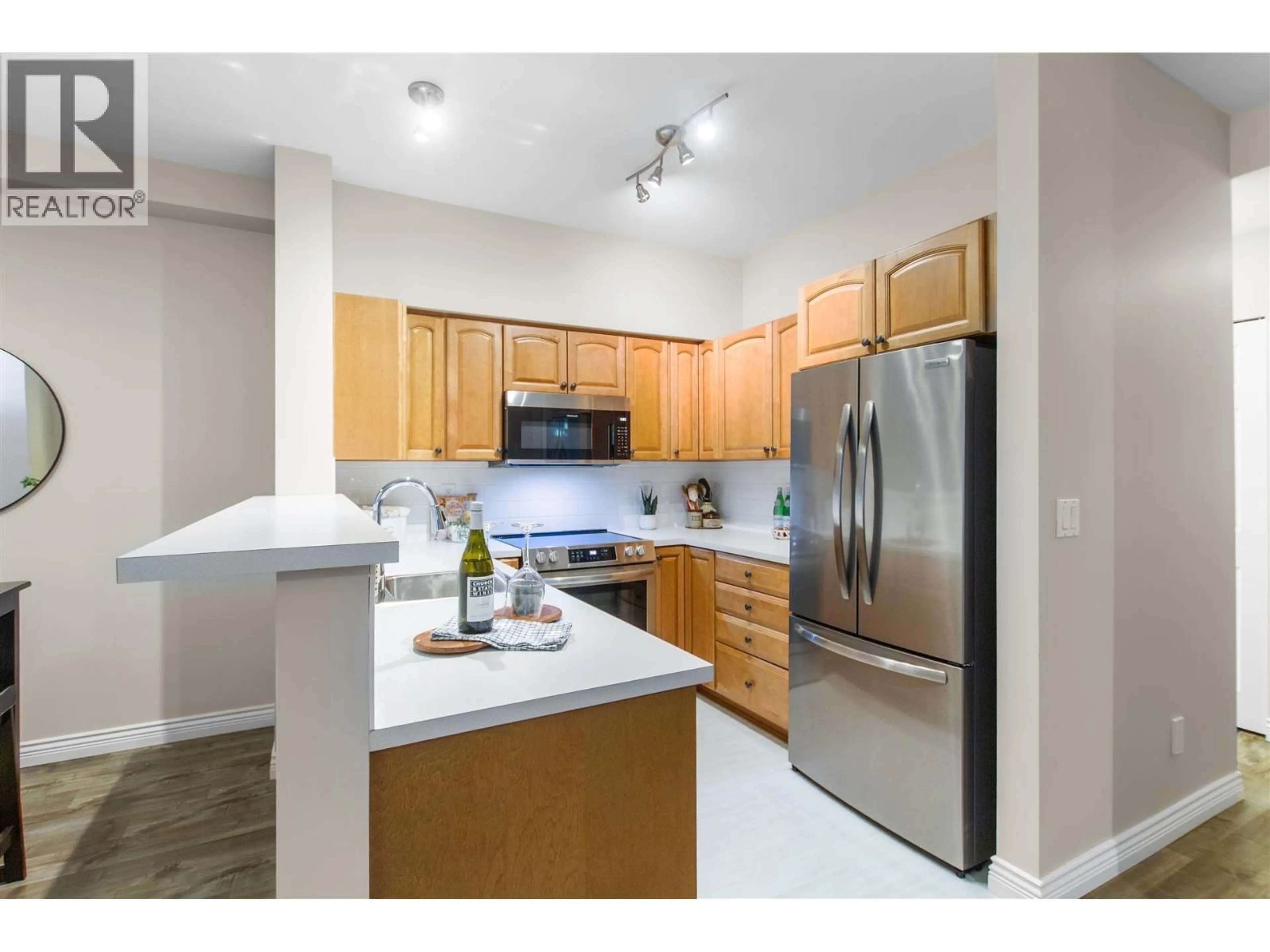 Standard kitchen, unknown for 55 - 15 FOREST PARK WAY, Port Moody British Columbia V3H5G7