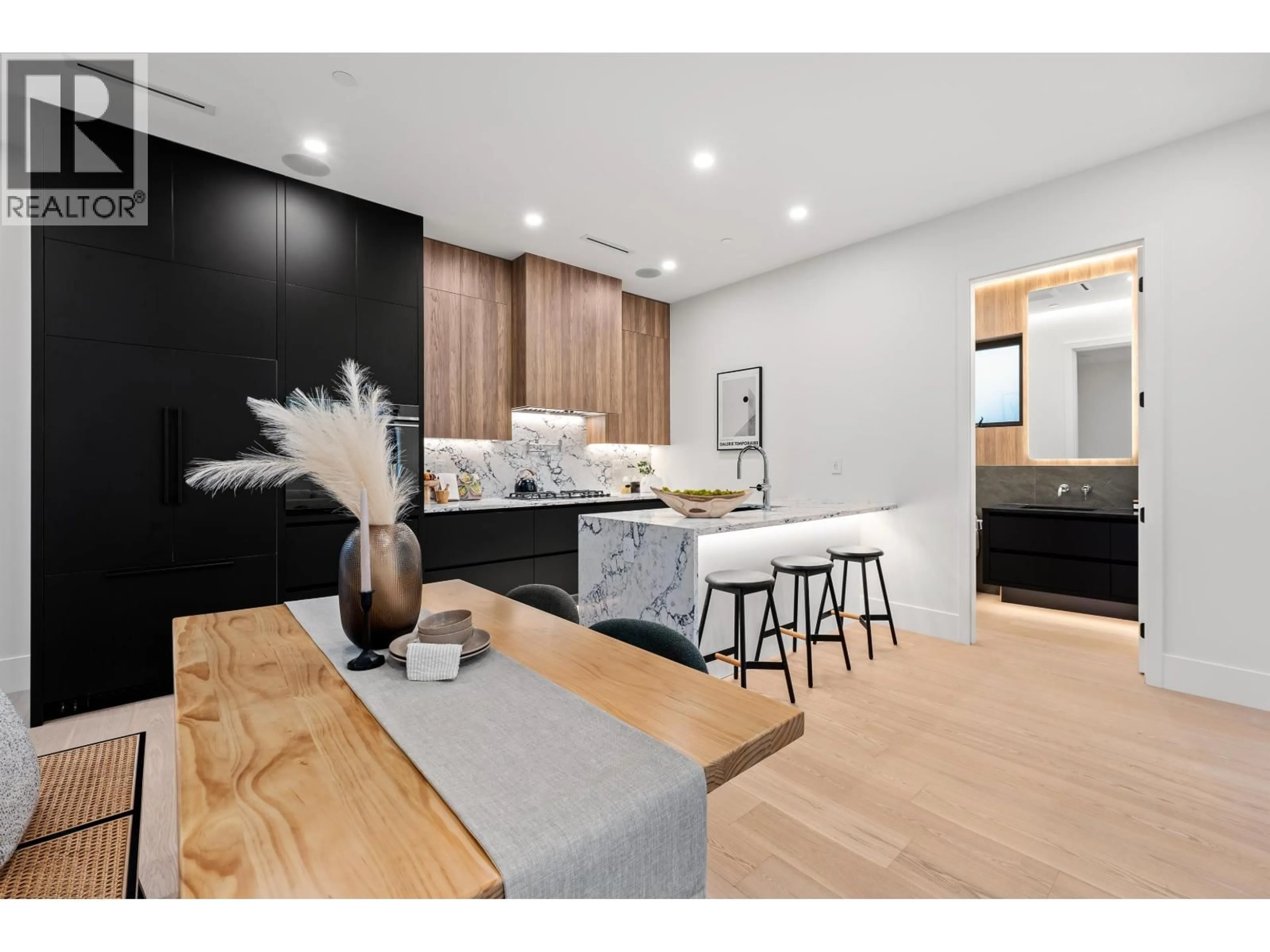 Open concept kitchen, wood/laminate floor for 1 - 5034 GRANVILLE STREET, Vancouver British Columbia V6M3B4