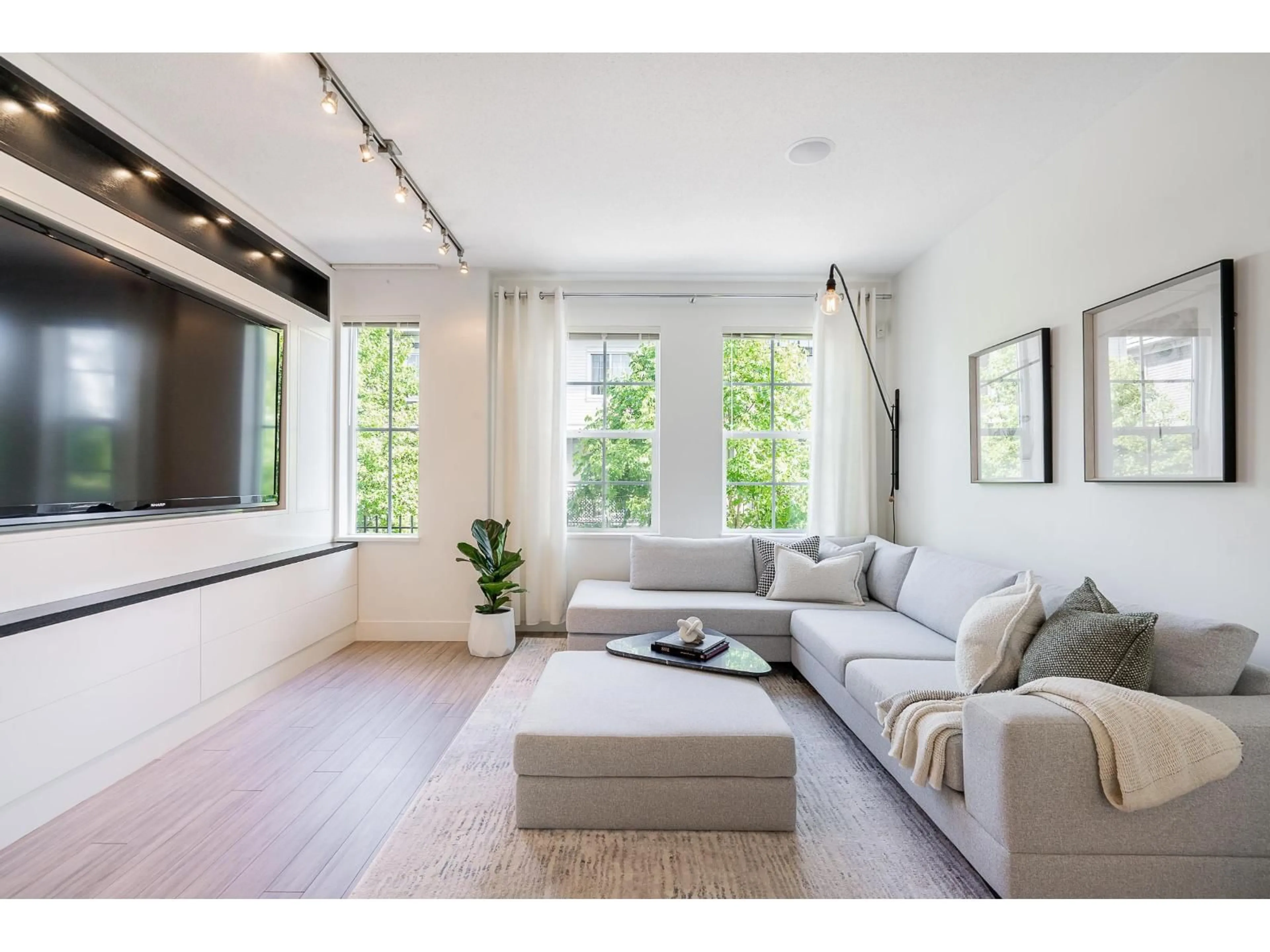 Living room with furniture, wood/laminate floor for 39 - 3399 151 STREET, Surrey British Columbia V3Z0L3
