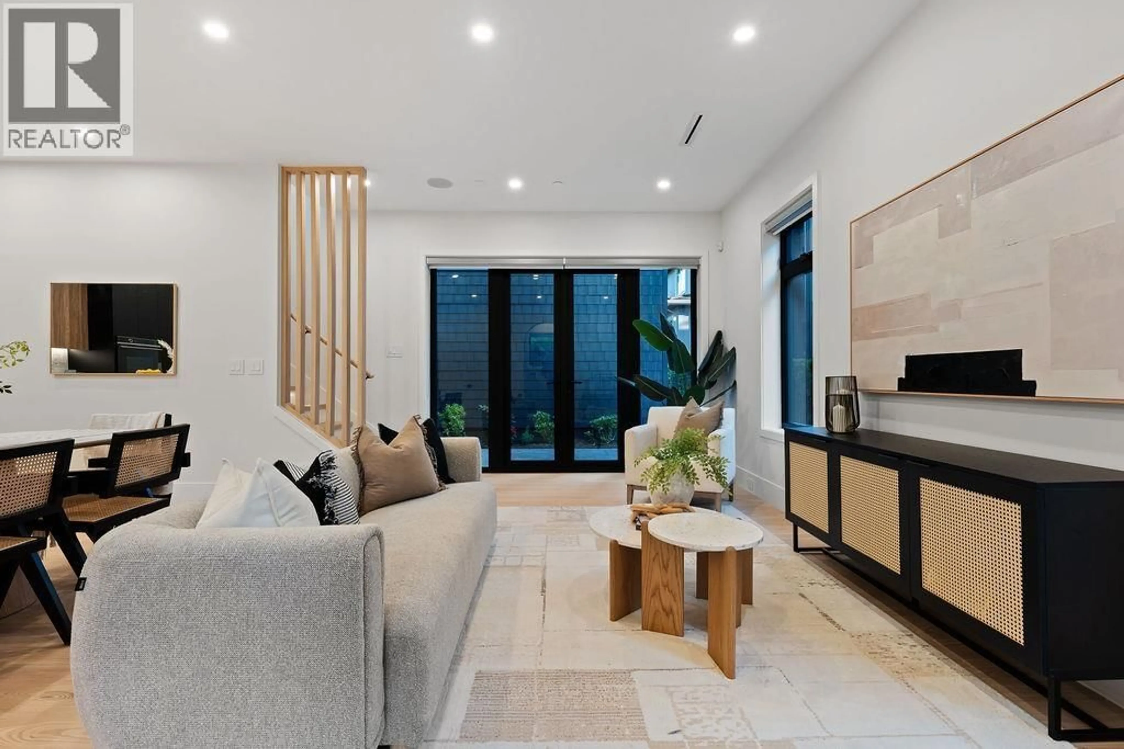 Indoor foyer for 5038 GRANVILLE STREET, Vancouver British Columbia V6M3B4