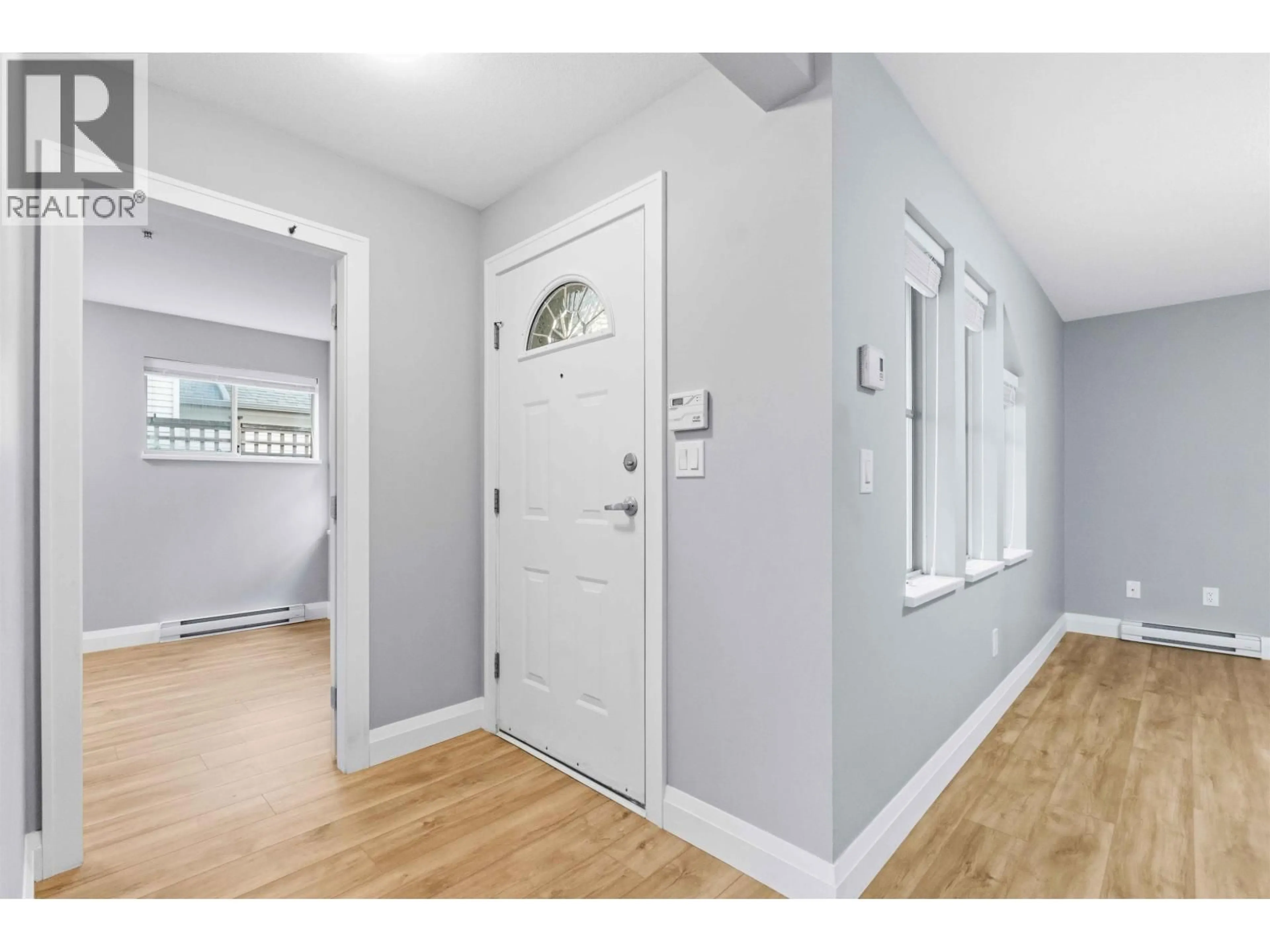 Indoor entryway for 8 - 19160 119 AVENUE, Pitt Meadows British Columbia V3Y2L7