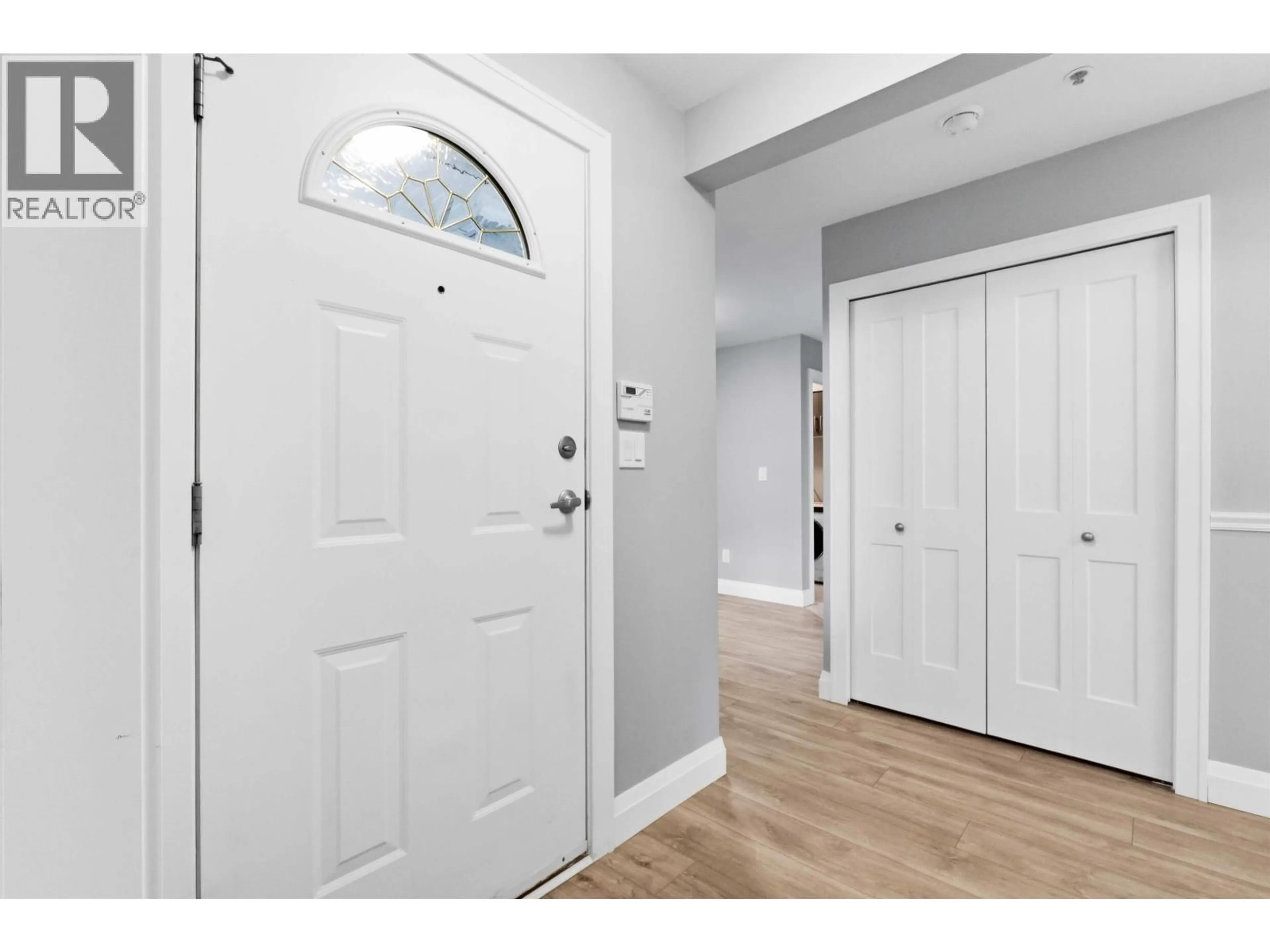 Indoor entryway for 8 - 19160 119 AVENUE, Pitt Meadows British Columbia V3Y2L7