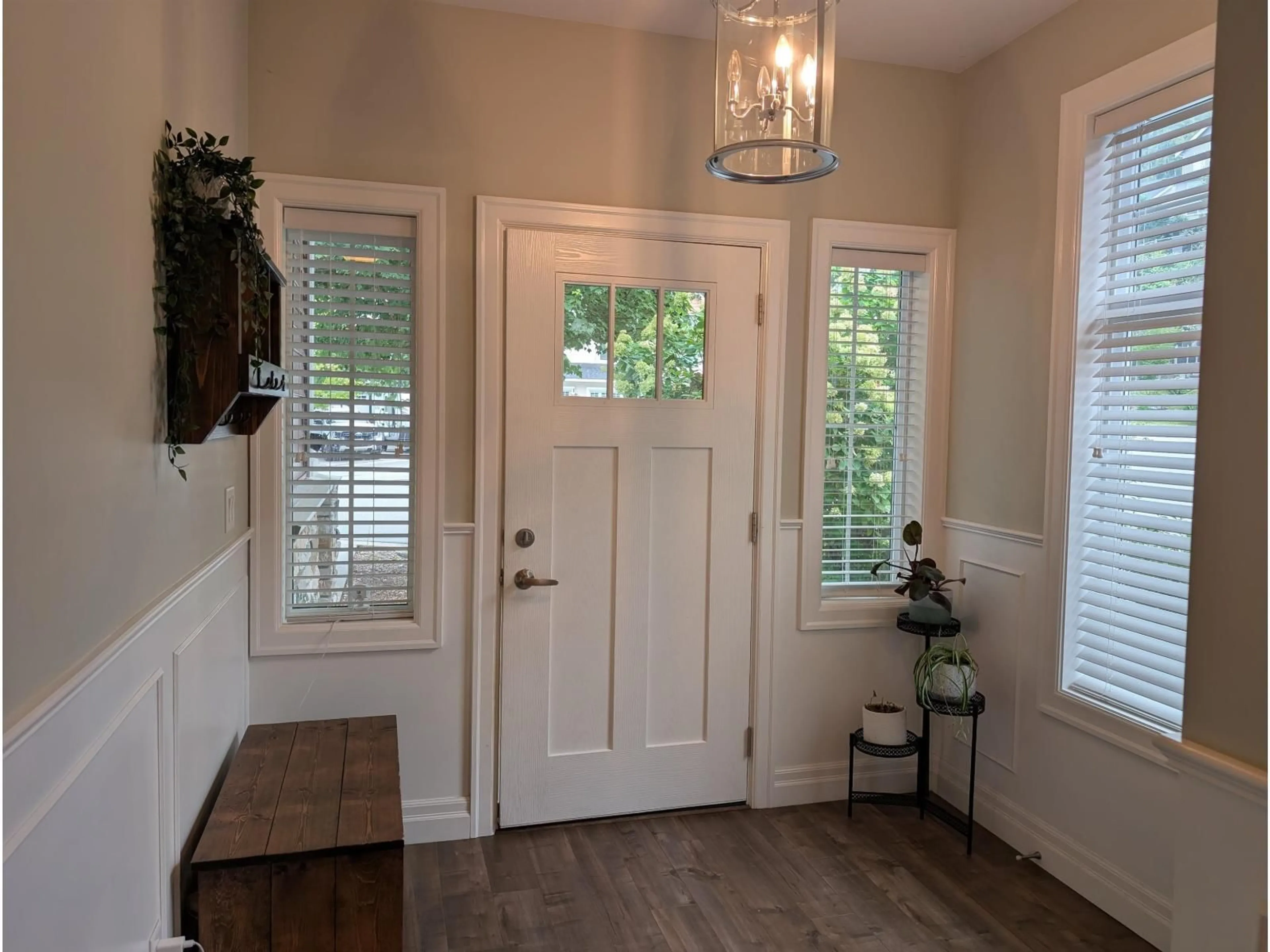 Indoor entryway for A - 46986 RUSSELL ROAD, Chilliwack British Columbia V2R4V7