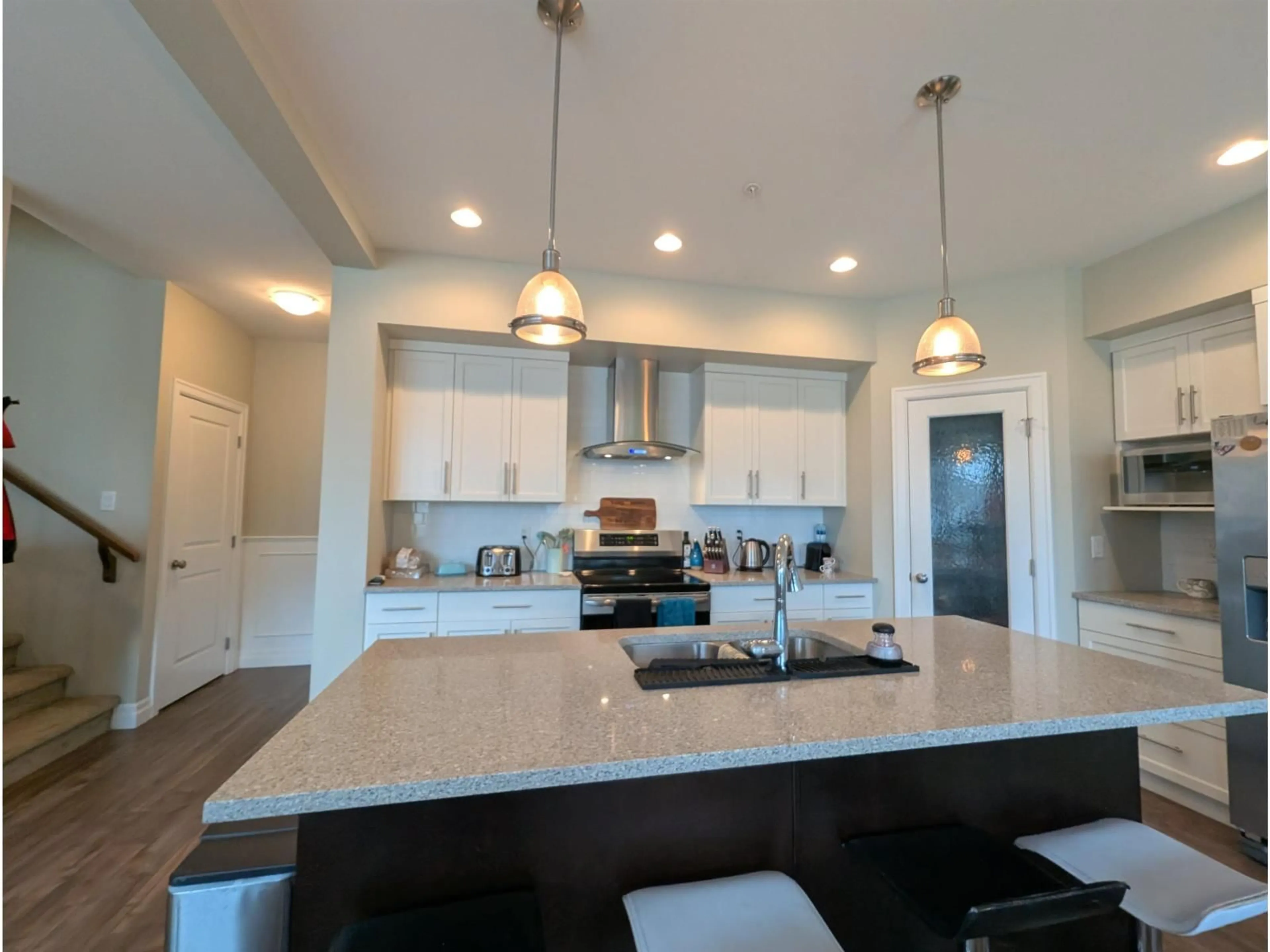 Open concept kitchen, ceramic/tile floor for A - 46986 RUSSELL ROAD, Chilliwack British Columbia V2R4V7