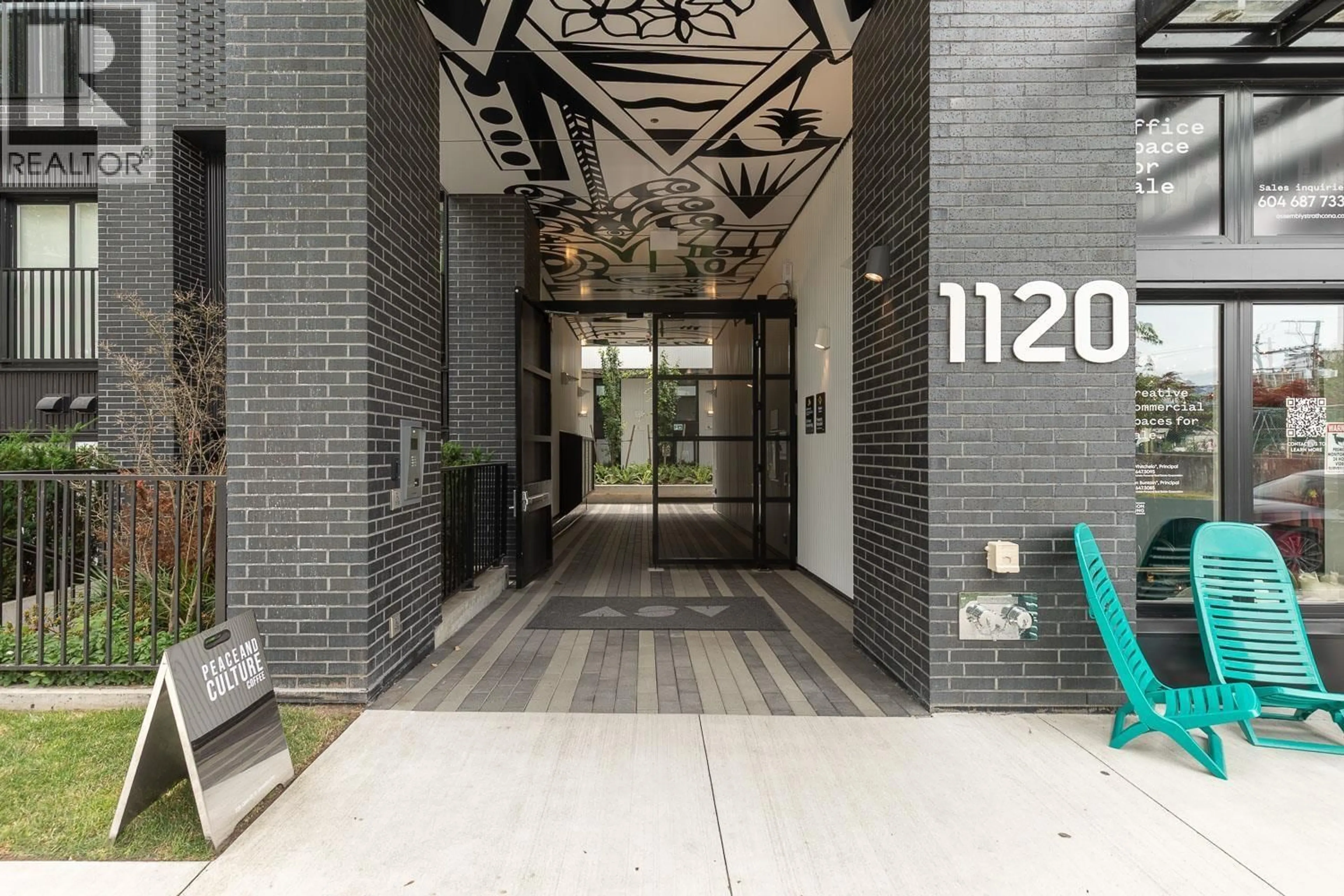 Indoor foyer for 321 - 1120 GEORGIA STREET, Vancouver British Columbia V6A0K2