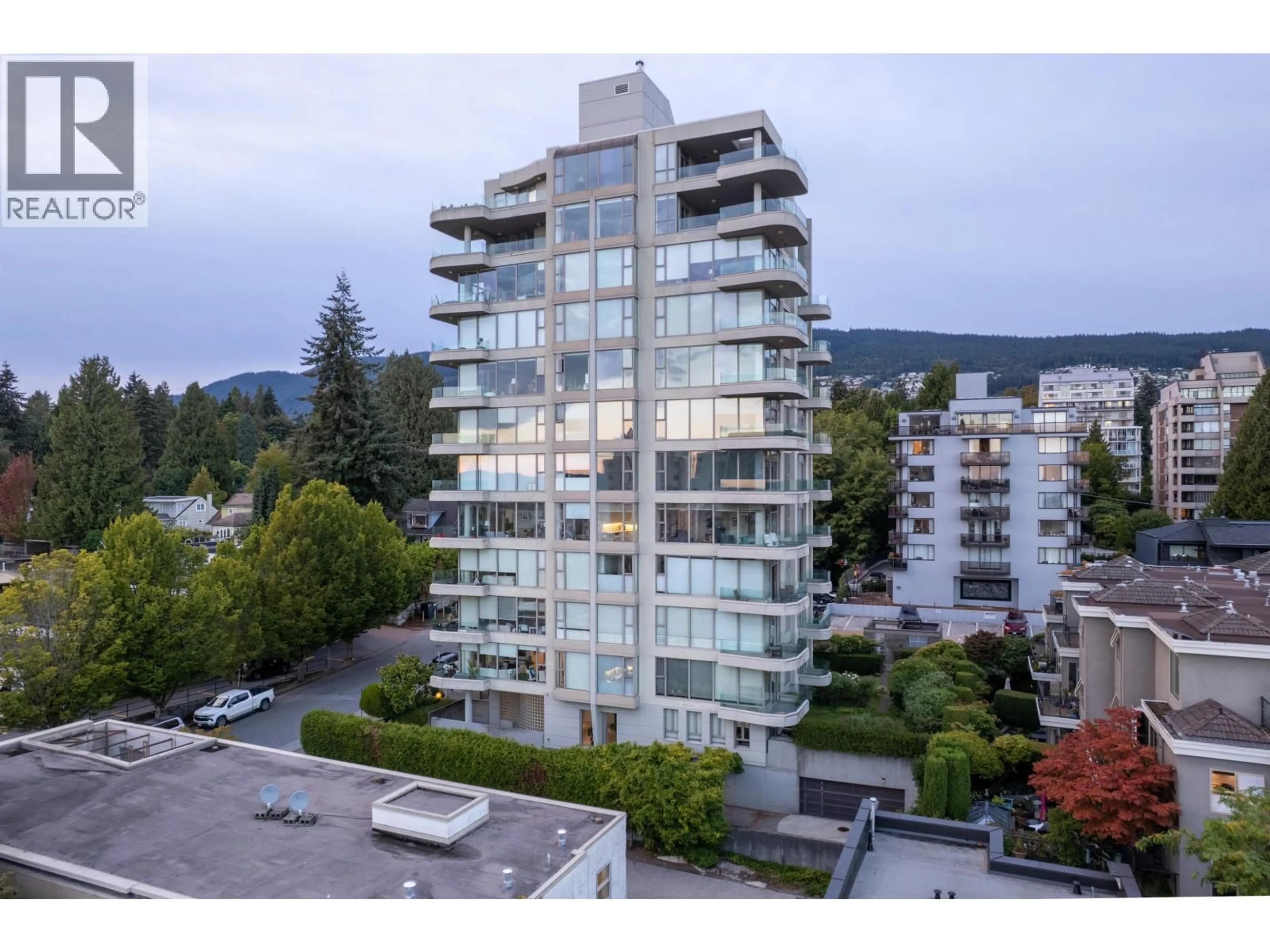 A pic from outside/outdoor area/front of a property/back of a property/a pic from drone, unknown for 502 - 570 18TH STREET, West Vancouver British Columbia V7V3V7