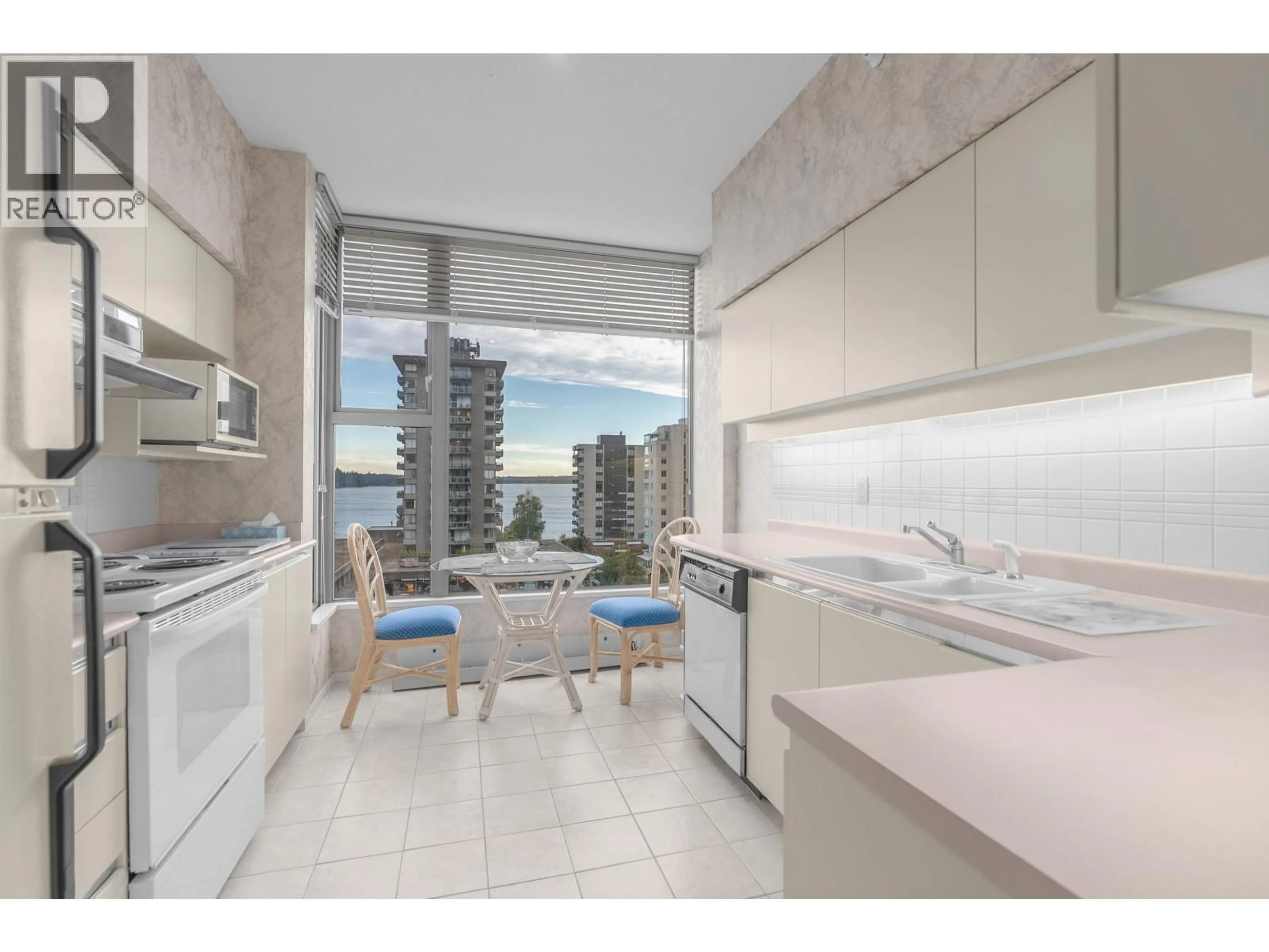 Standard kitchen, unknown for 502 - 570 18TH STREET, West Vancouver British Columbia V7V3V7