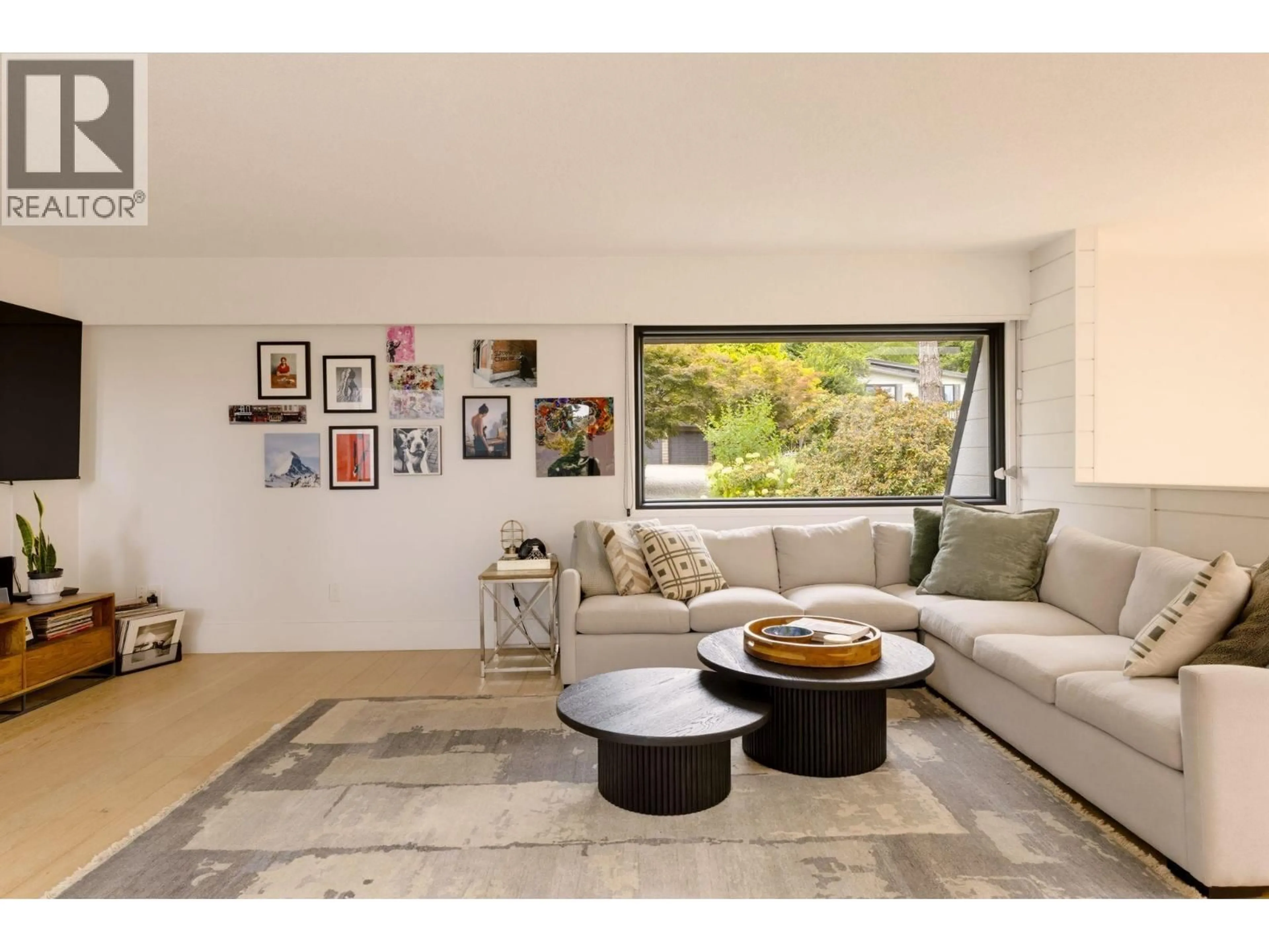 Living room with furniture, unknown for 2639 BYRON ROAD, North Vancouver British Columbia V7H1L9