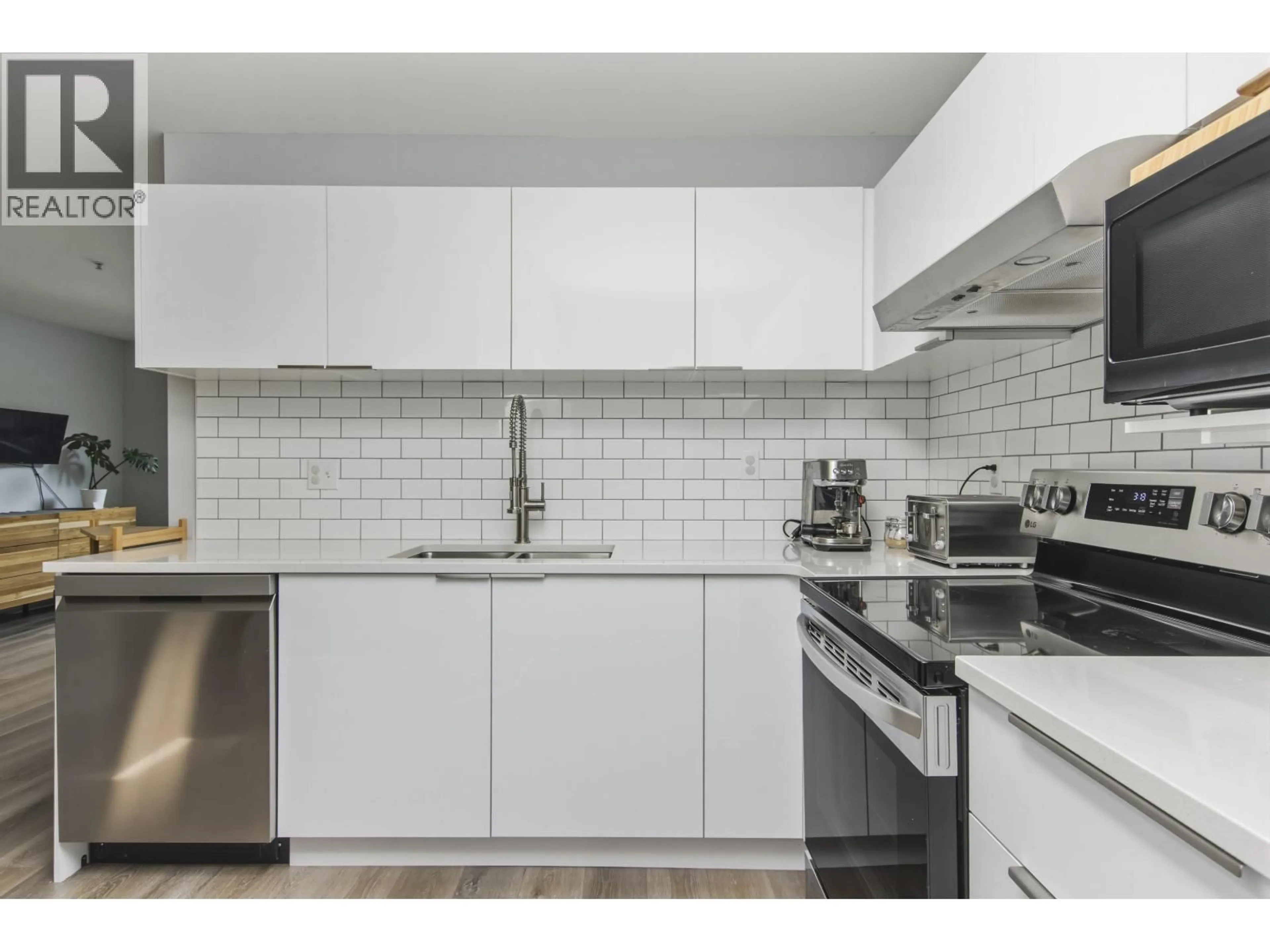 Standard kitchen, unknown for C308 - 40140 WILLOW CRESCENT, Squamish British Columbia V8B0M1