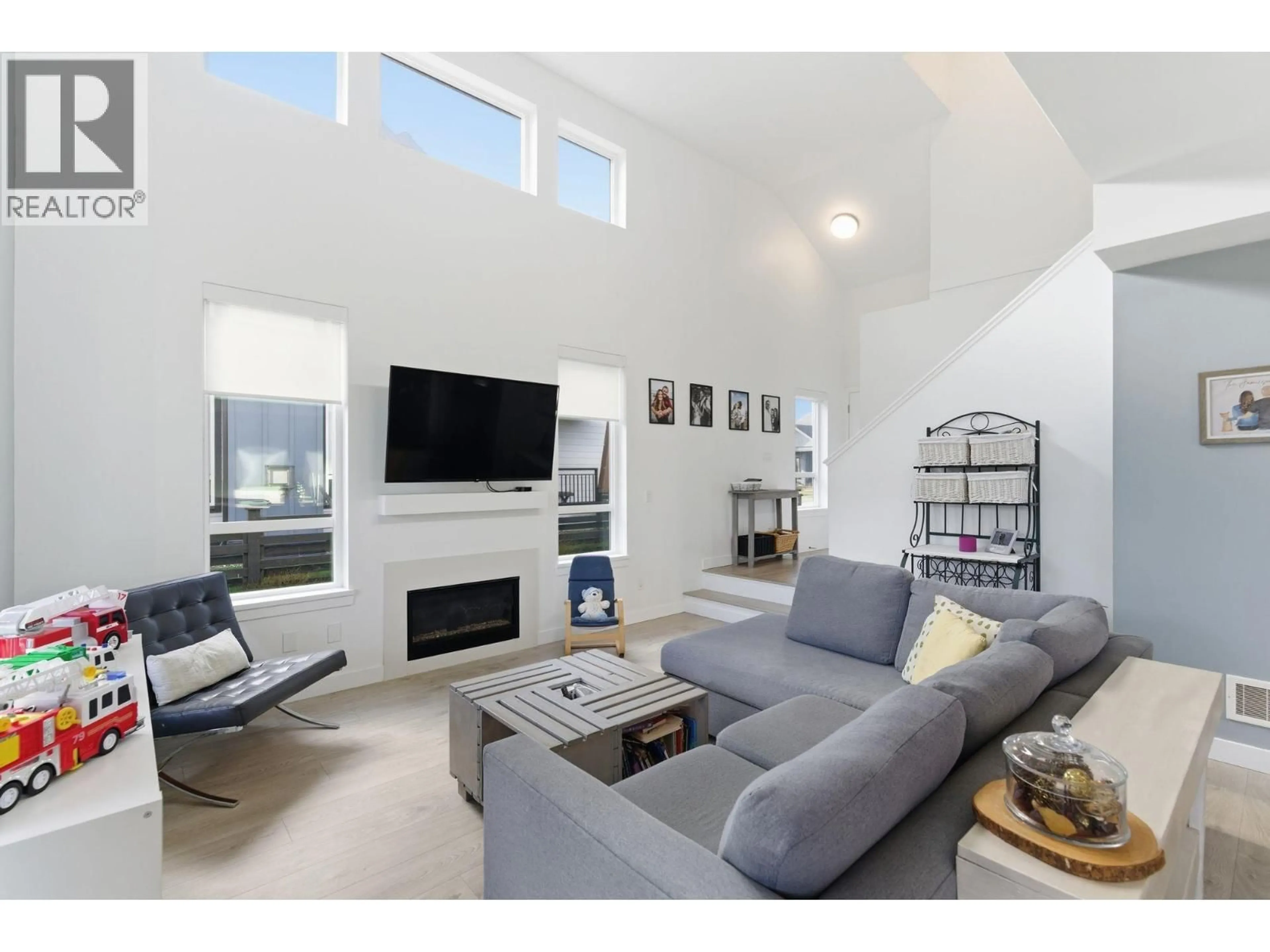 Living room with furniture, unknown for 2478A - WREN DRIVE, Delta British Columbia V4M0E6