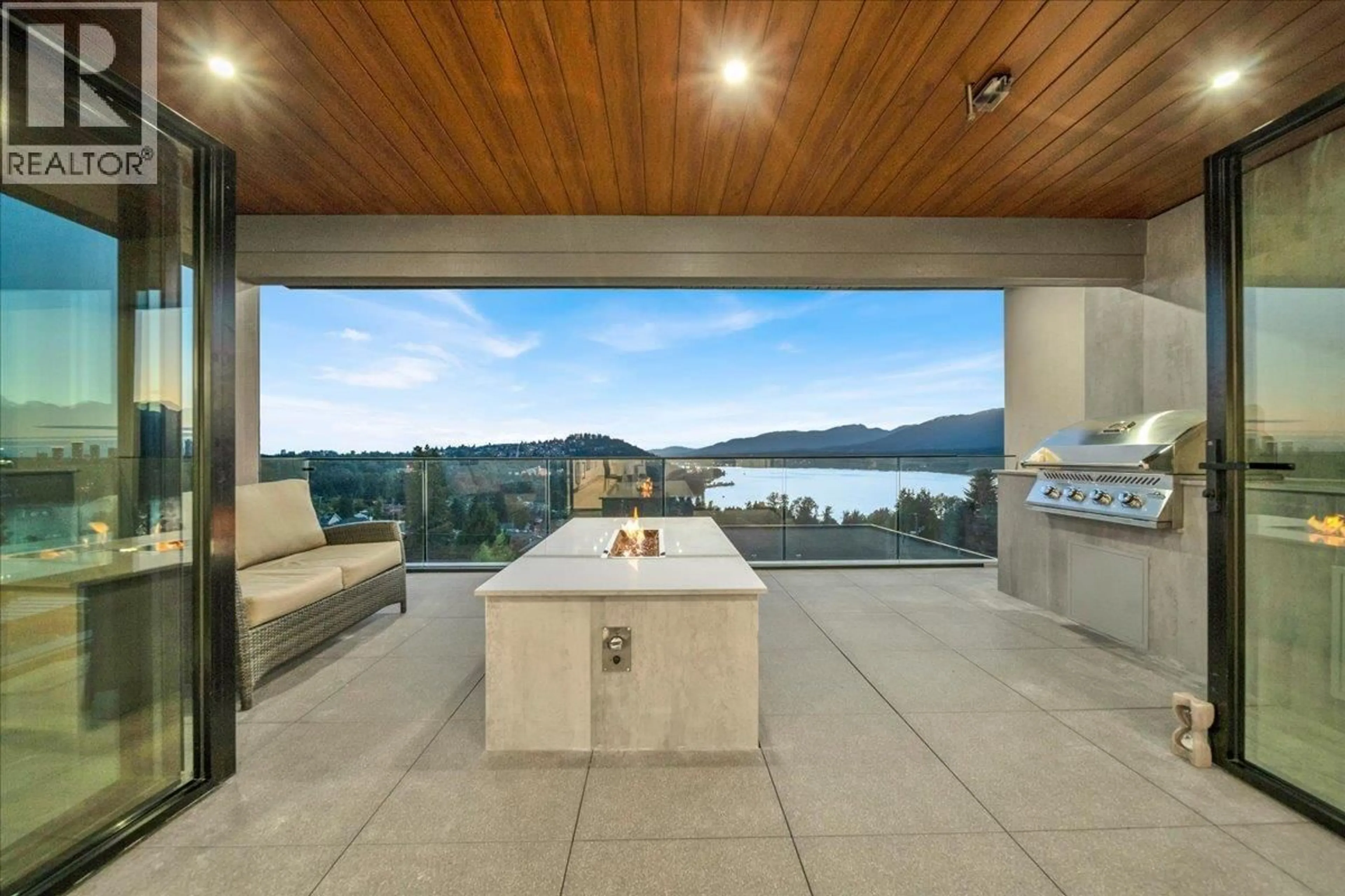 Patio, water/lake/river/ocean view for 5 - 7275 RIDGE DRIVE, Burnaby British Columbia V5A1B4