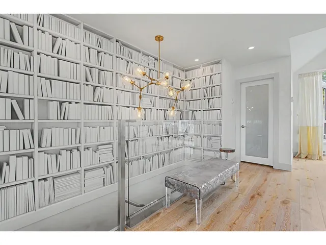 1115 ELM STREET, White Rock 3