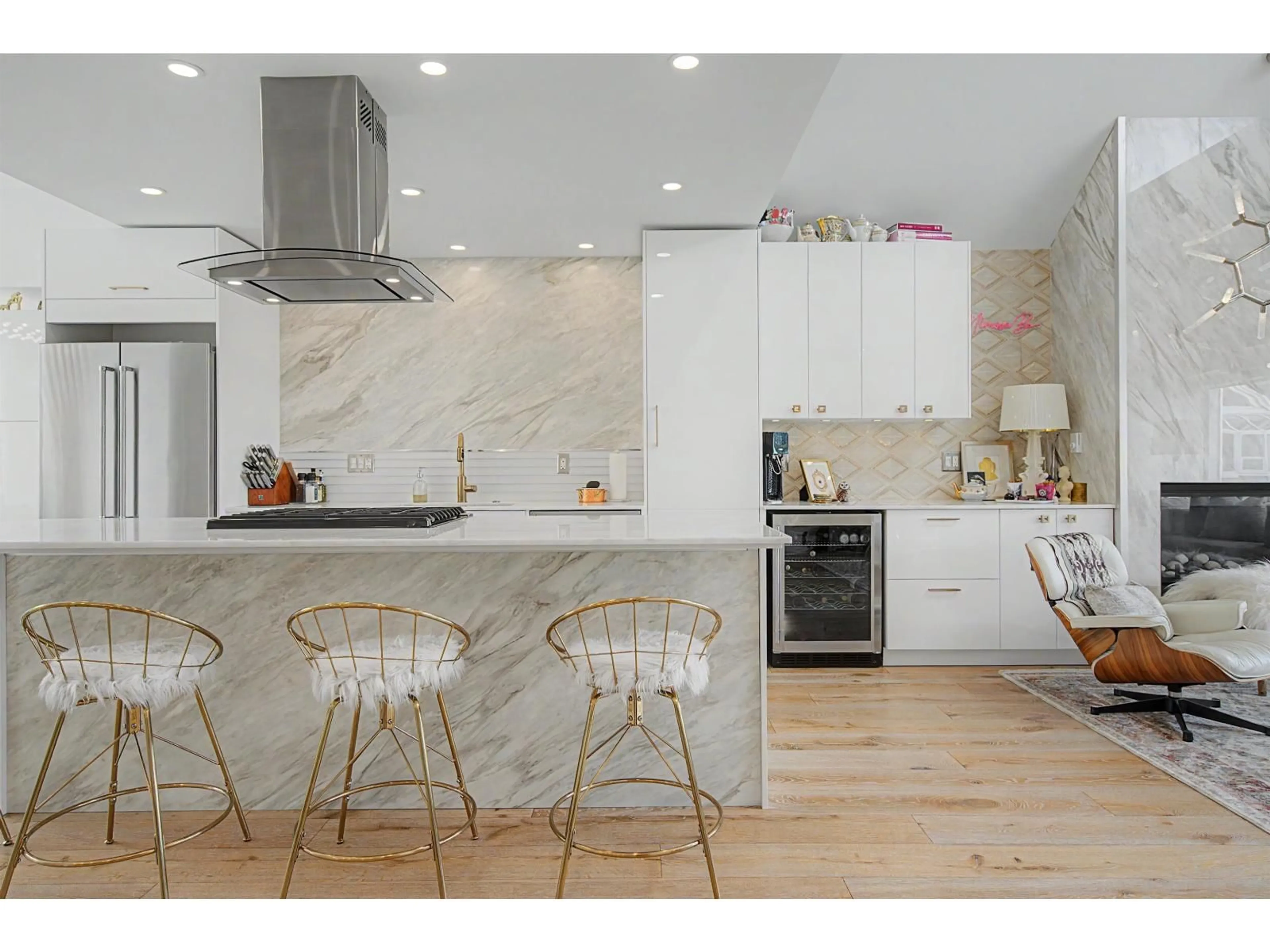 Contemporary kitchen, ceramic/tile floor for 1115 ELM STREET, White Rock British Columbia V4B3R9