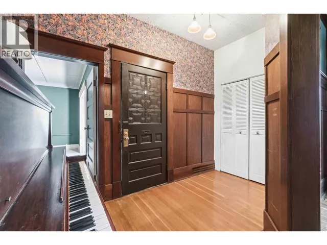 205 FOURTH AVENUE, New Westminster 5