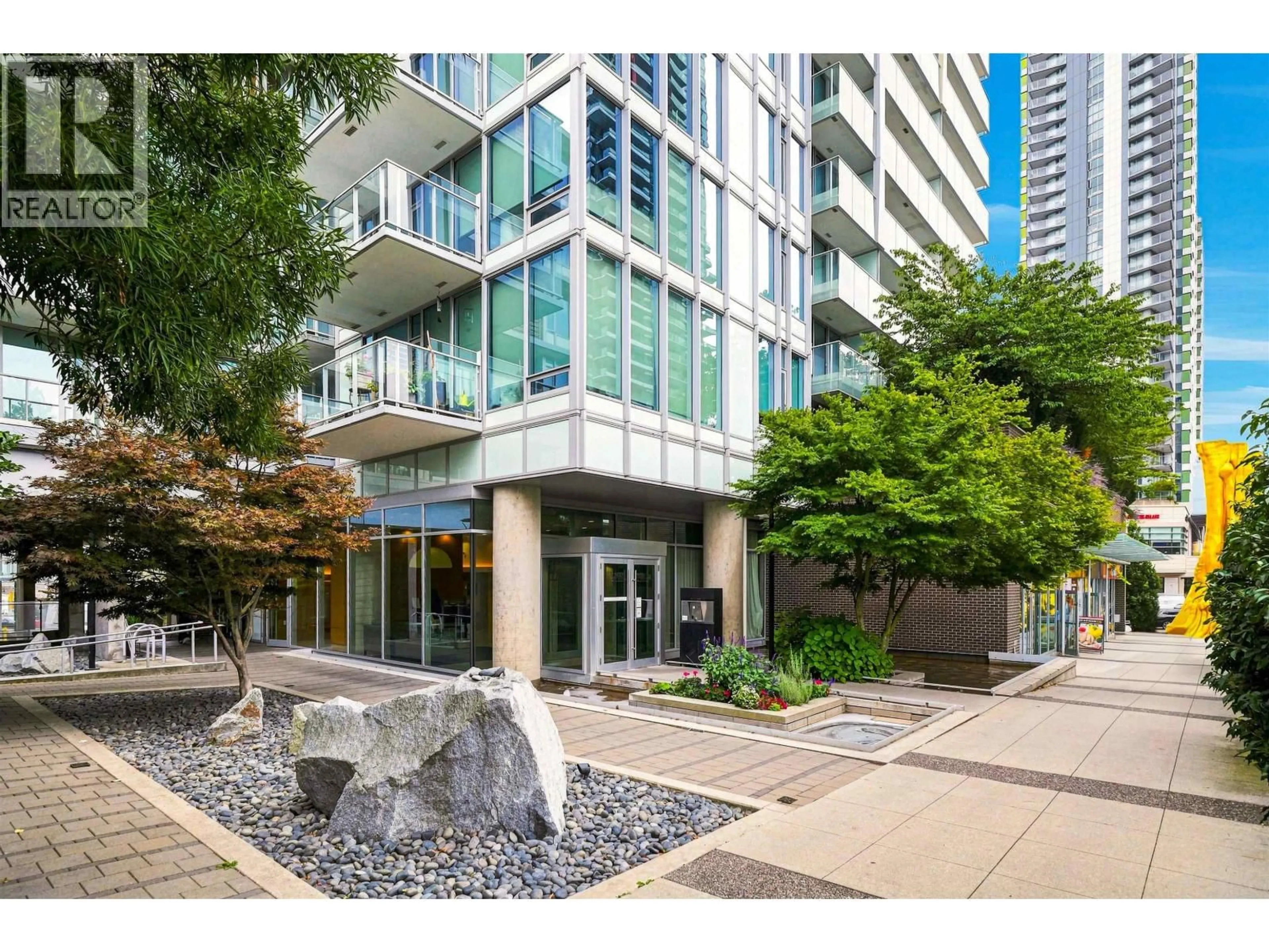 Indoor foyer for 2409 - 8131 NUNAVUT LANE, Vancouver British Columbia V5X0E2