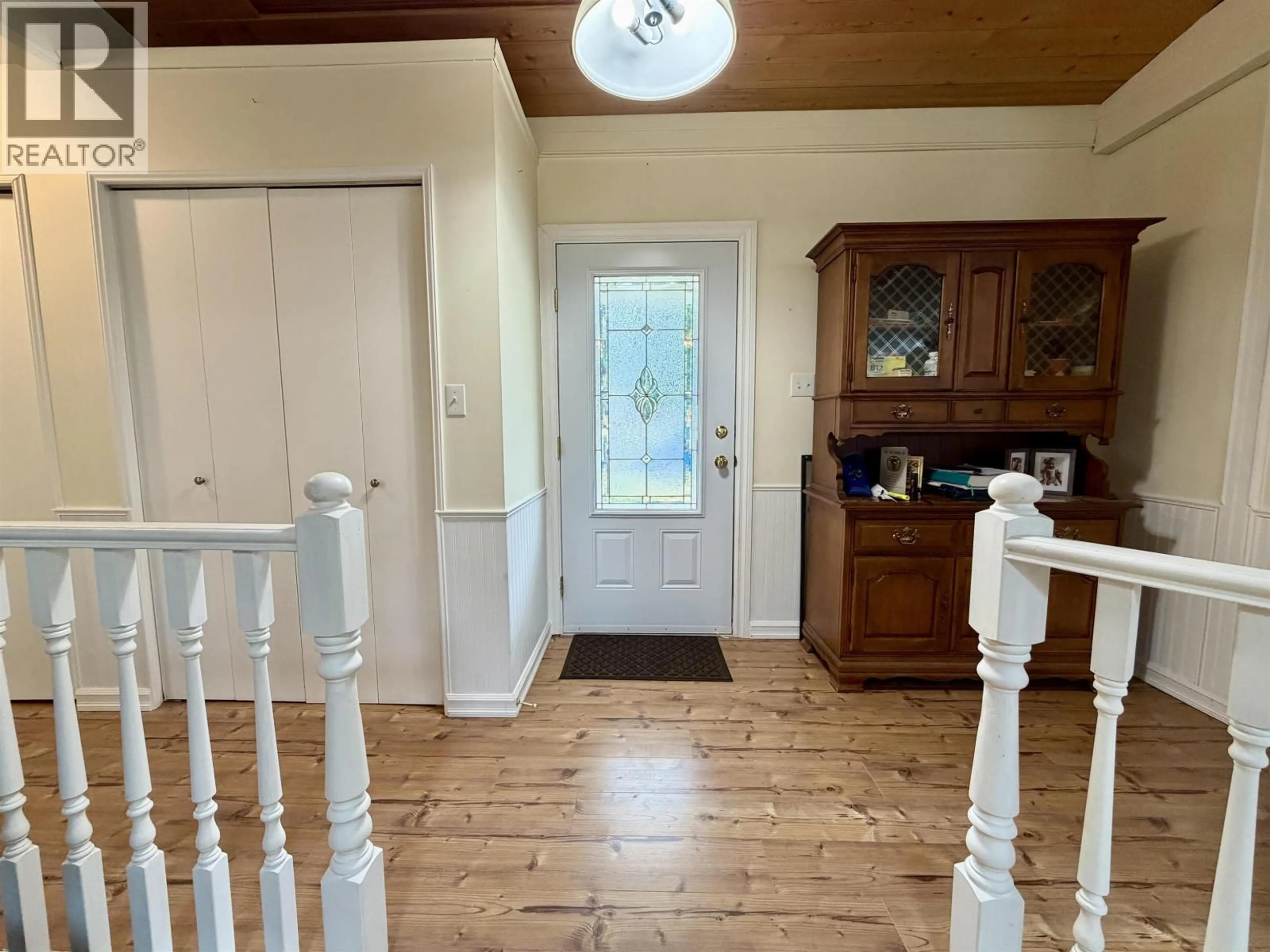 Indoor entryway for 4729 KITWANGA DRIVE, 108 Mile Ranch British Columbia V0K2Z0