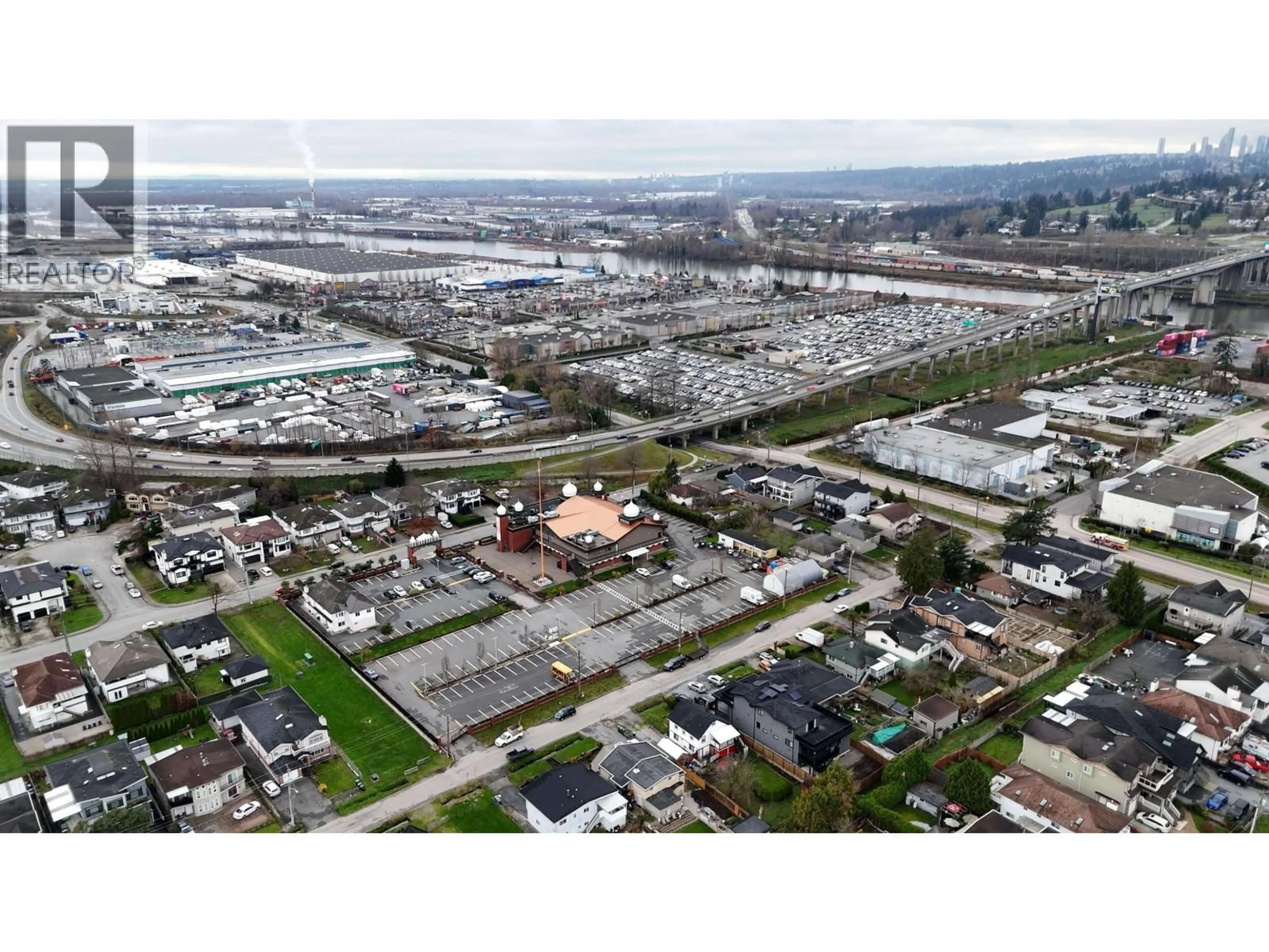 A pic from outside/outdoor area/front of a property/back of a property/a pic from drone, street for 347 PEMBINA STREET, New Westminster British Columbia V3M5J5