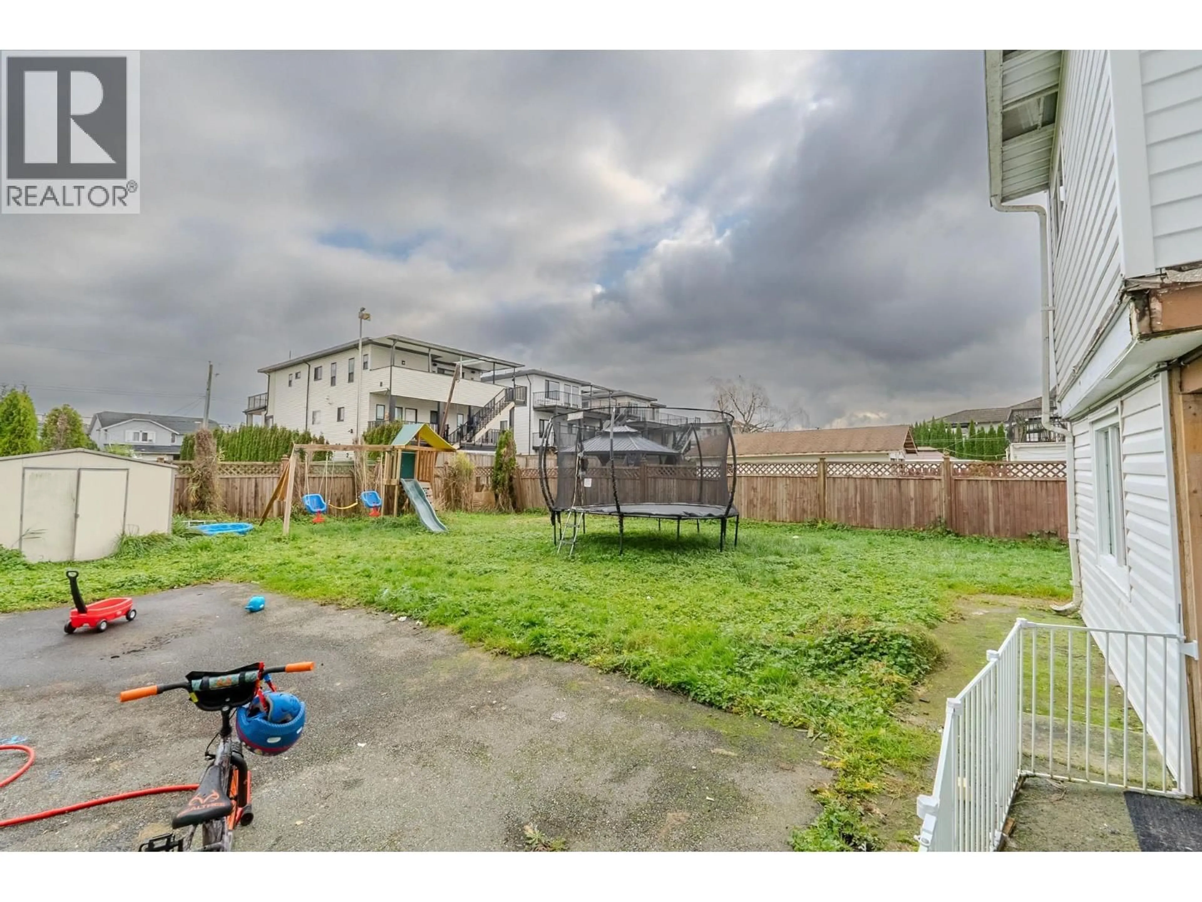 A pic from outside/outdoor area/front of a property/back of a property/a pic from drone, street for 347 PEMBINA STREET, New Westminster British Columbia V3M5J5