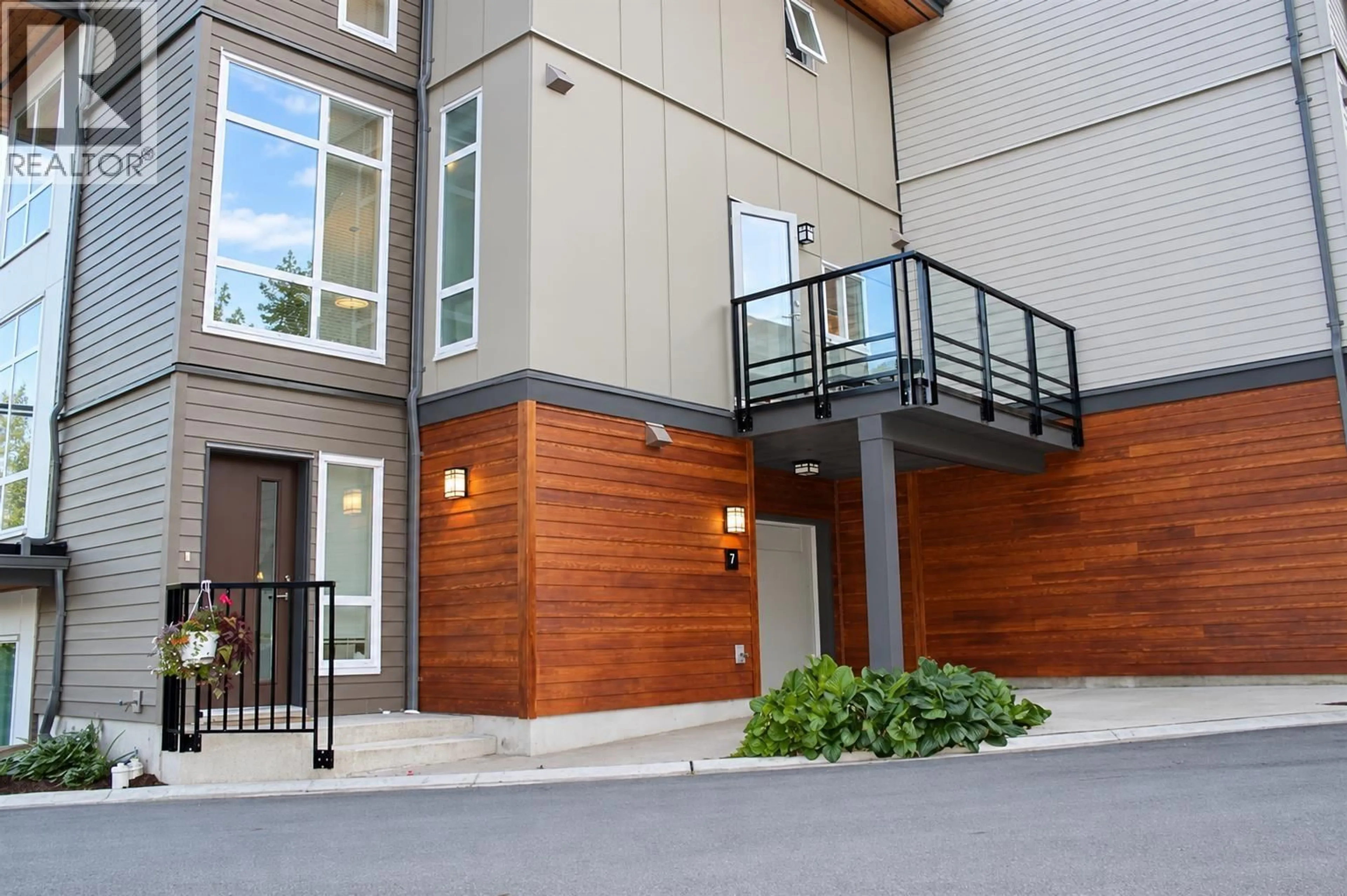 Patio, street for 7 - 909 CLARKE ROAD, Port Moody British Columbia V3H1L6