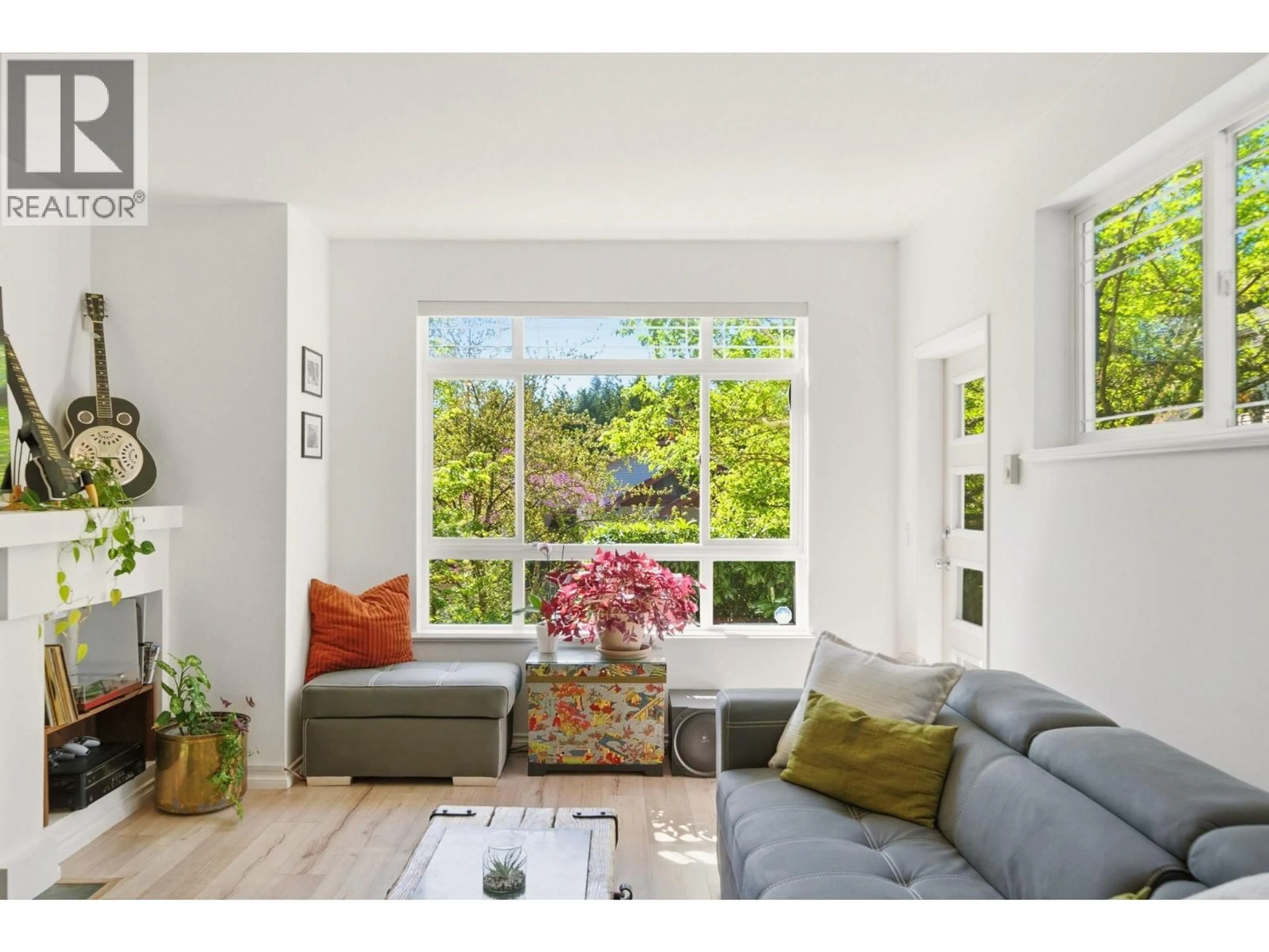 Living room with furniture, unknown for 23 - 15 FOREST PARK WAY, Port Moody British Columbia V3H5G7