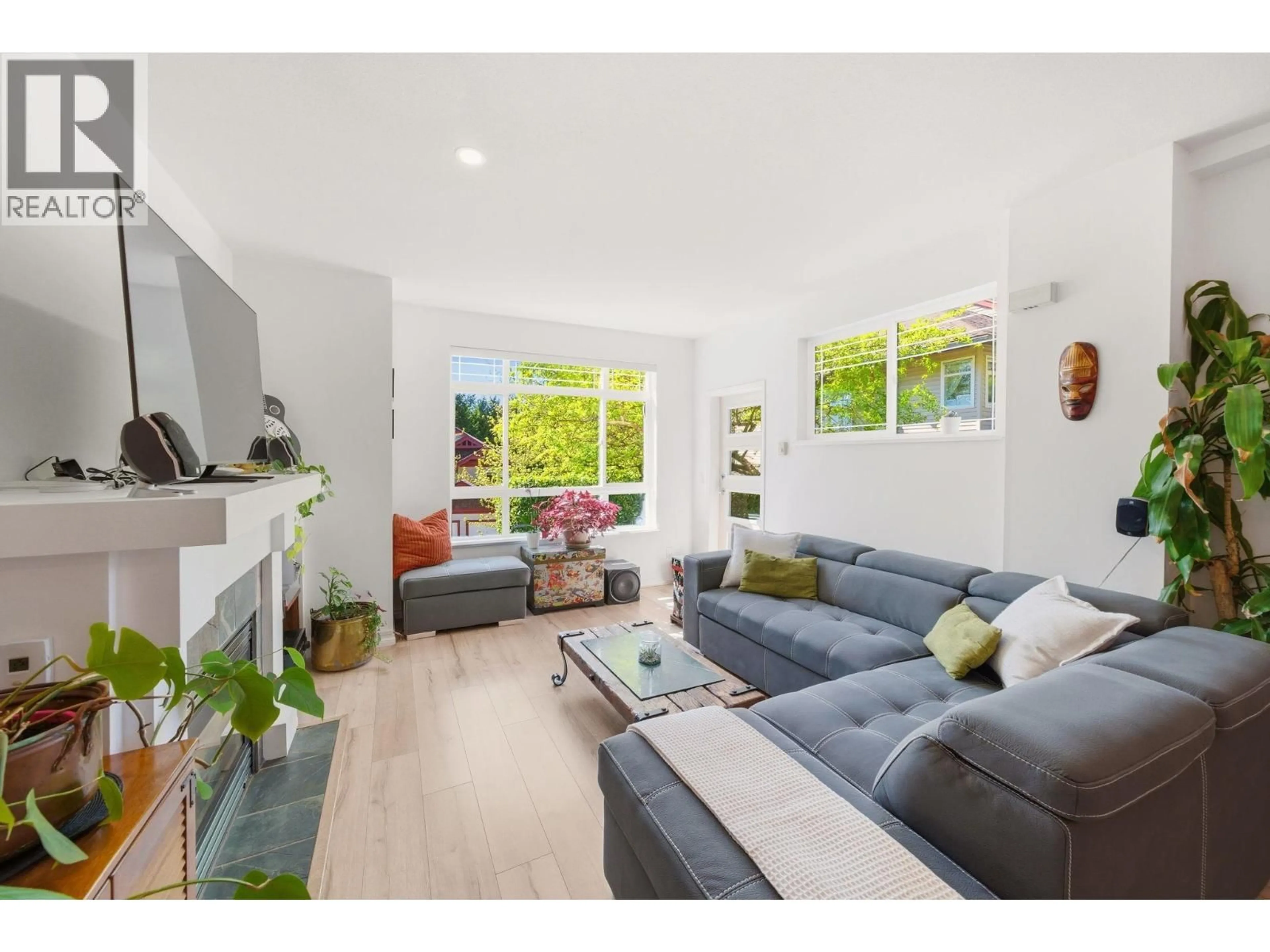 Living room with furniture, unknown for 23 - 15 FOREST PARK WAY, Port Moody British Columbia V3H5G7