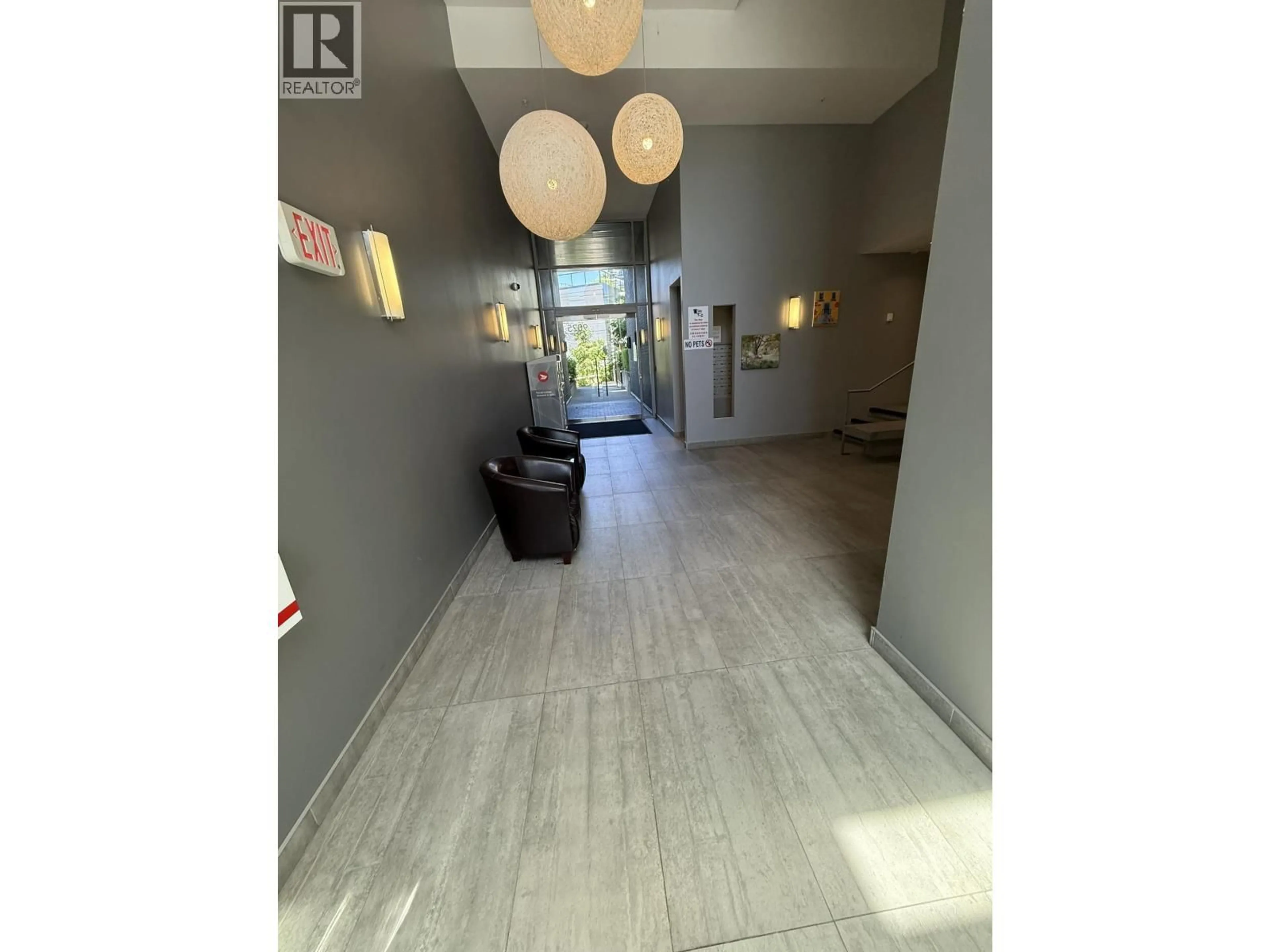 Indoor foyer for 507 - 9025 HIGHLAND COURT, Burnaby British Columbia V5A0A8
