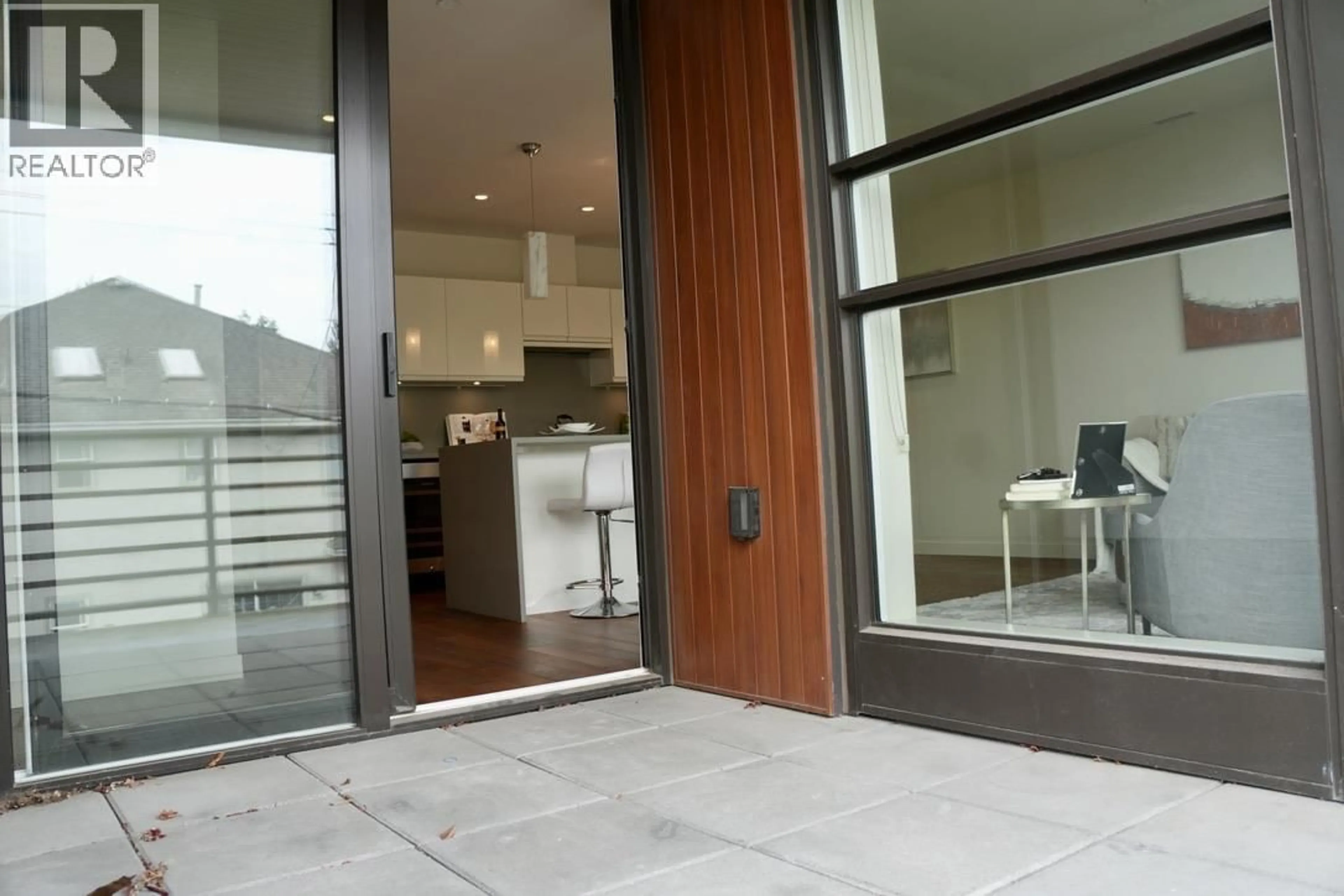 Indoor foyer for 203 - 2095 44TH AVENUE, Vancouver British Columbia V6M2G1