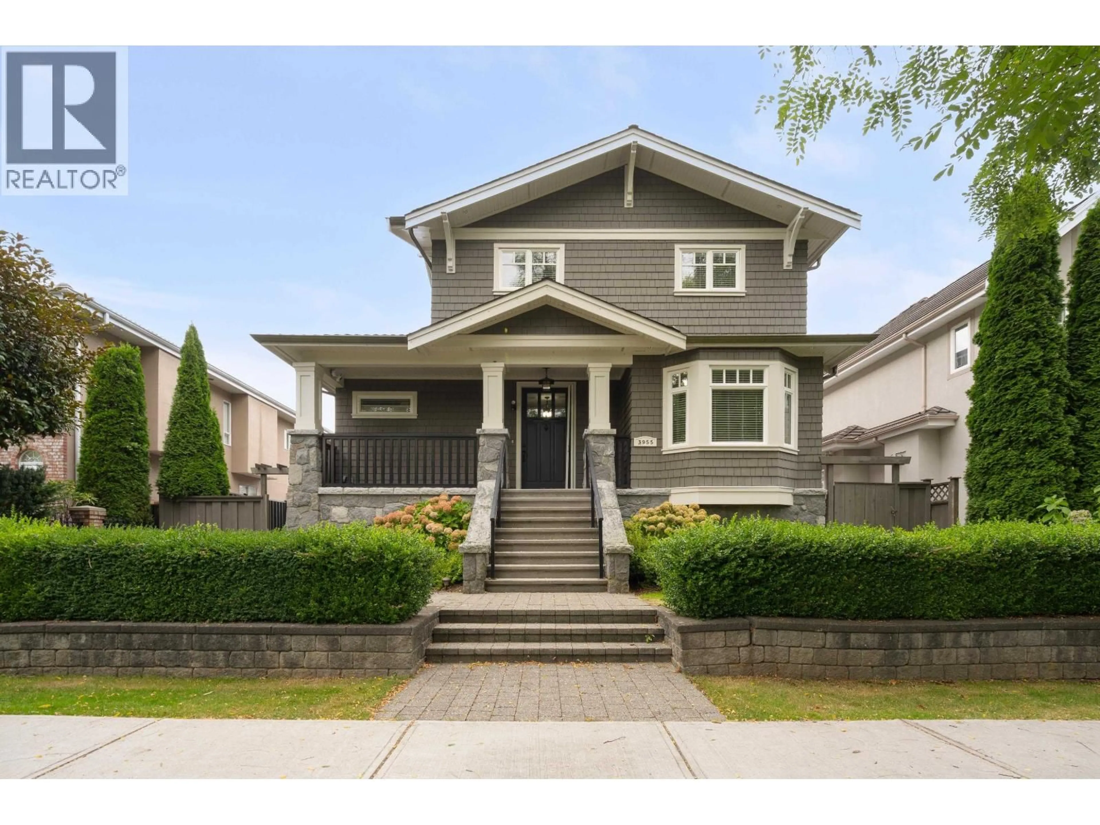 Home with vinyl exterior material, street for 3955 DUNDAS STREET, Burnaby British Columbia V5C1A6