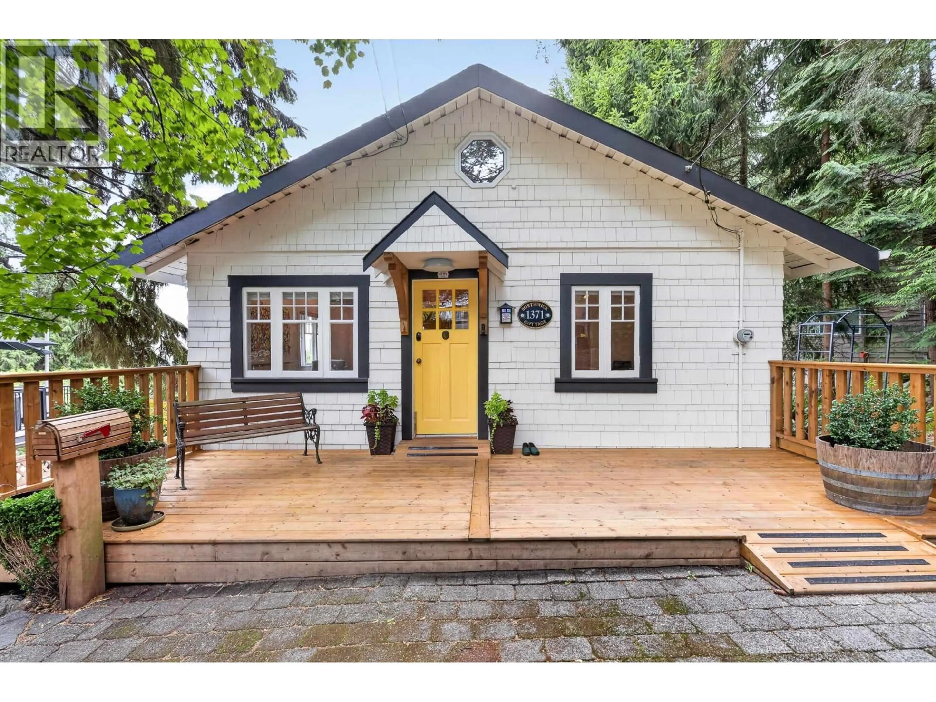 Home with vinyl exterior material, street for 1371 BORTHWICK ROAD, North Vancouver British Columbia V7K1X9
