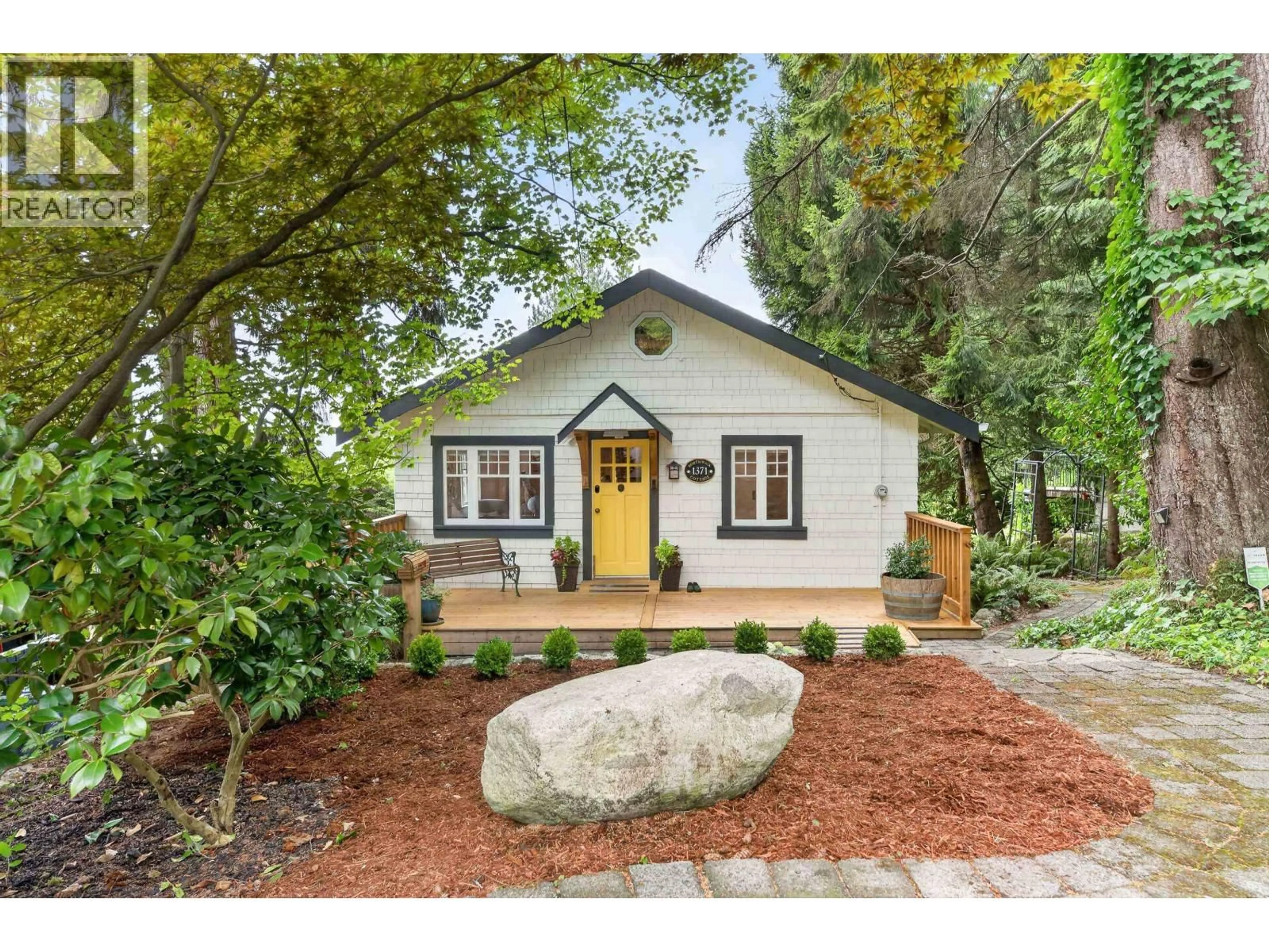 Home with vinyl exterior material, street for 1371 BORTHWICK ROAD, North Vancouver British Columbia V7K1X9