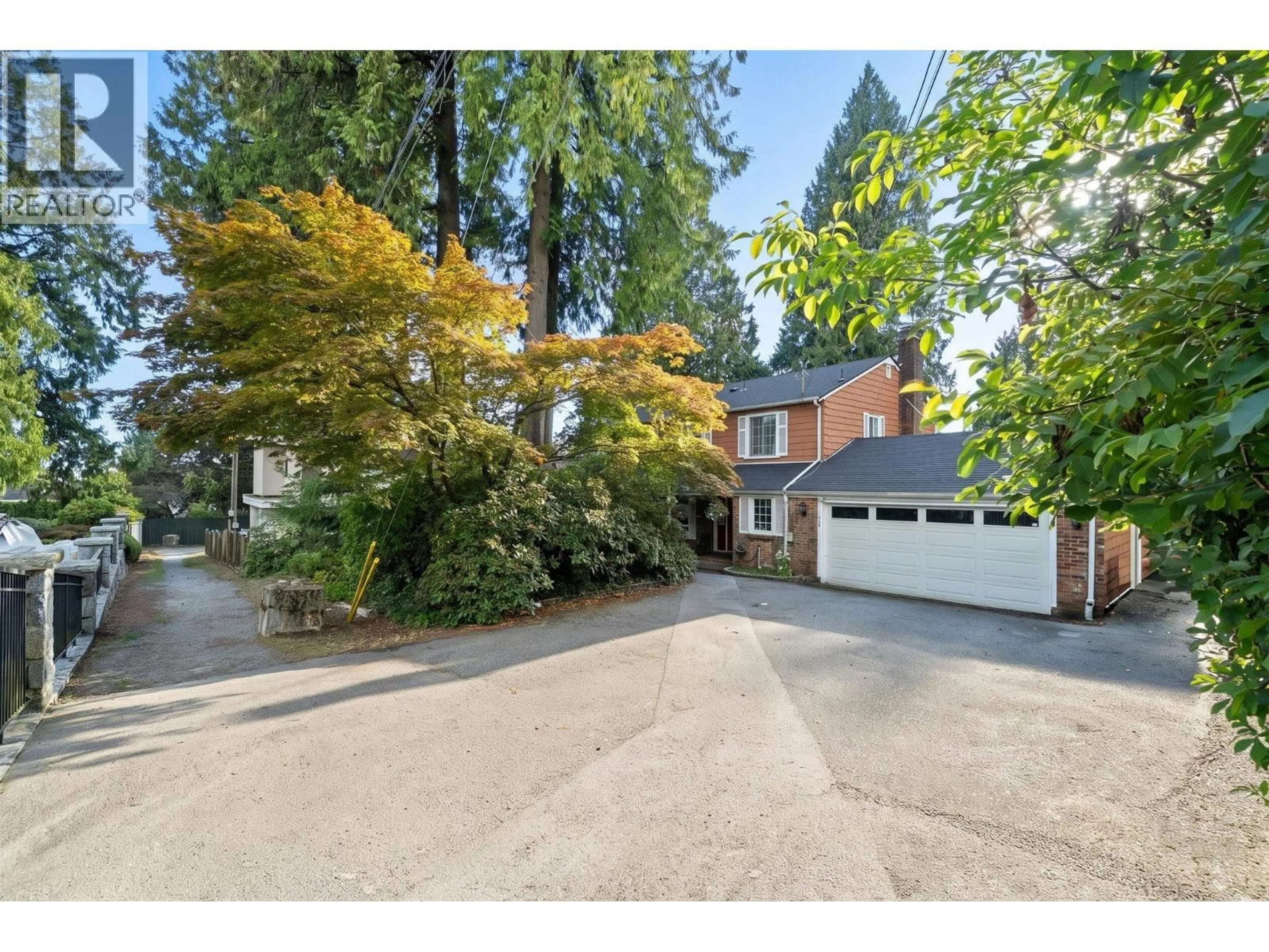 A pic from outside/outdoor area/front of a property/back of a property/a pic from drone, street for 416 FAIRWAY STREET, Coquitlam British Columbia V3K4G2