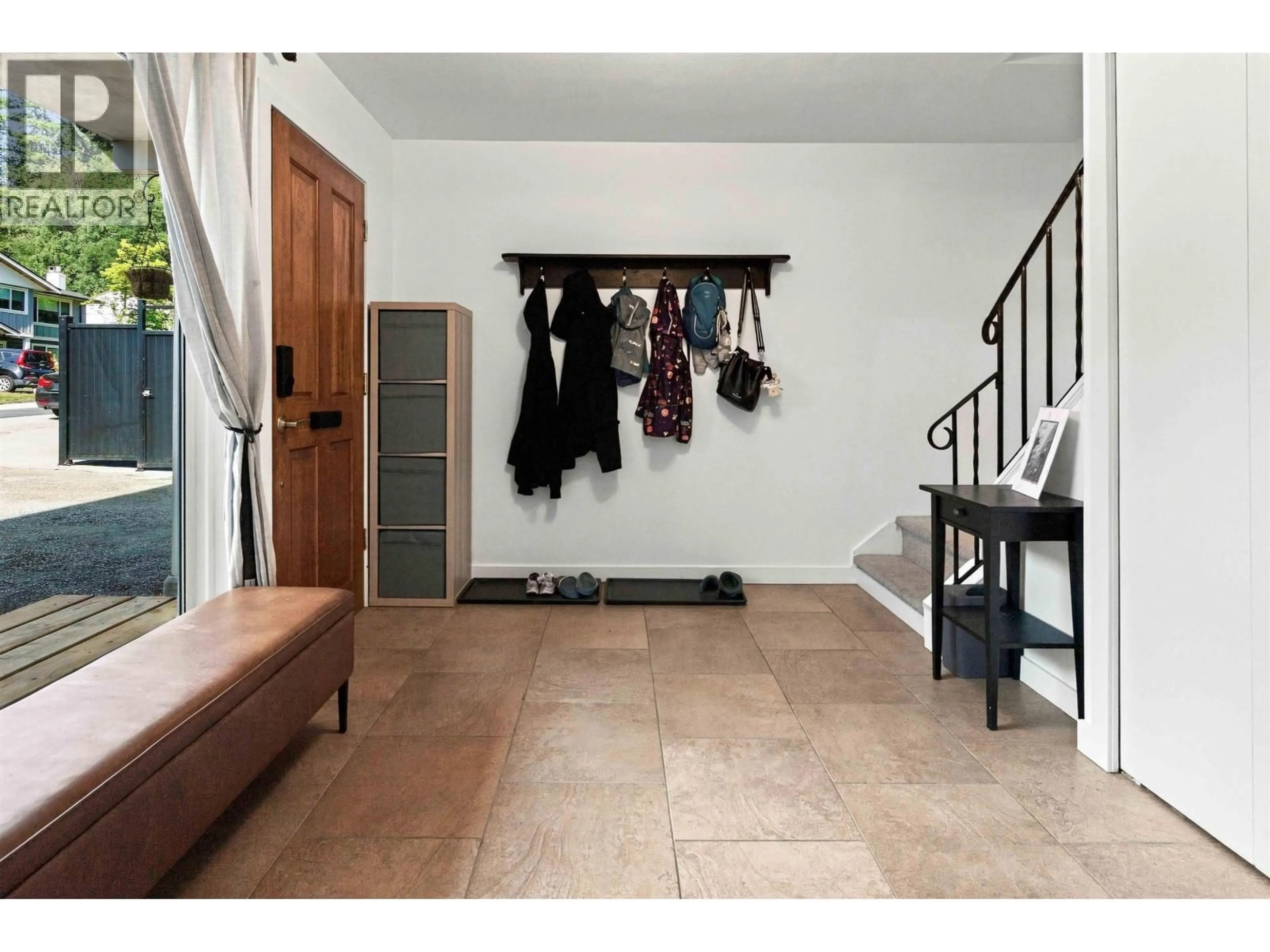 Indoor entryway for 2285 TOMPKINS CRESCENT, North Vancouver British Columbia V7H2E2