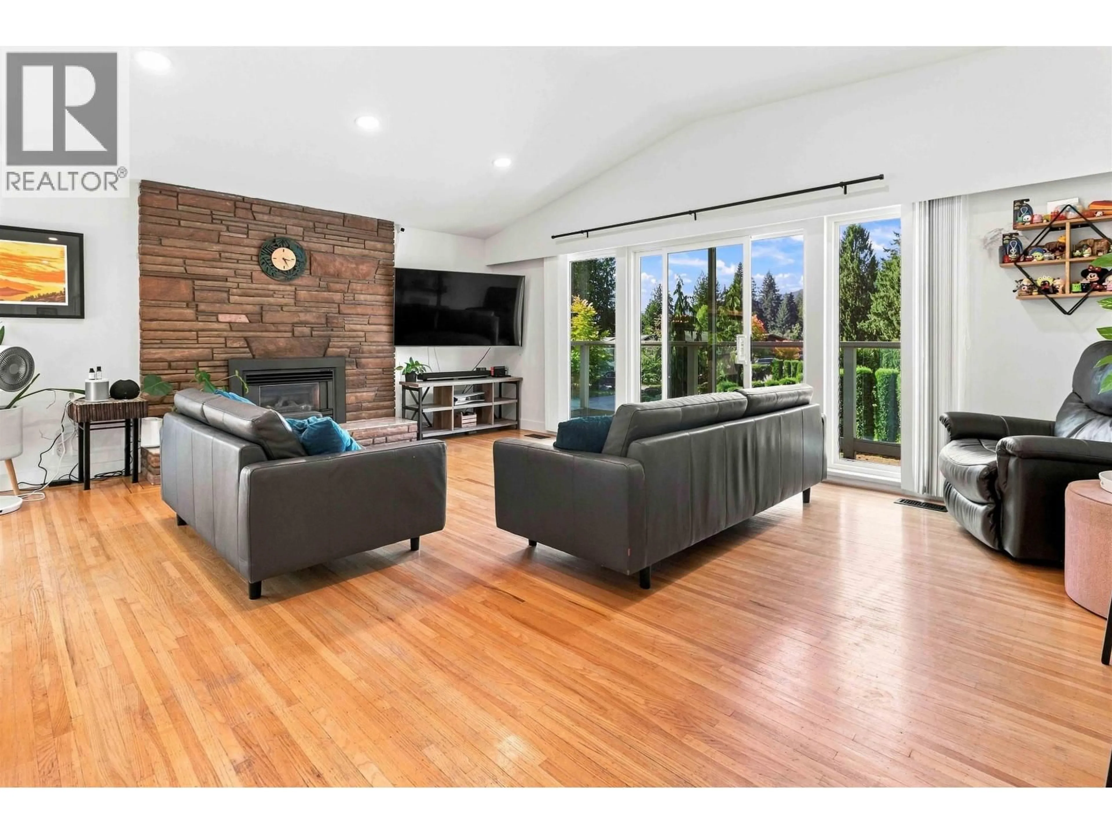Living room with furniture, unknown for 2285 TOMPKINS CRESCENT, North Vancouver British Columbia V7H2E2