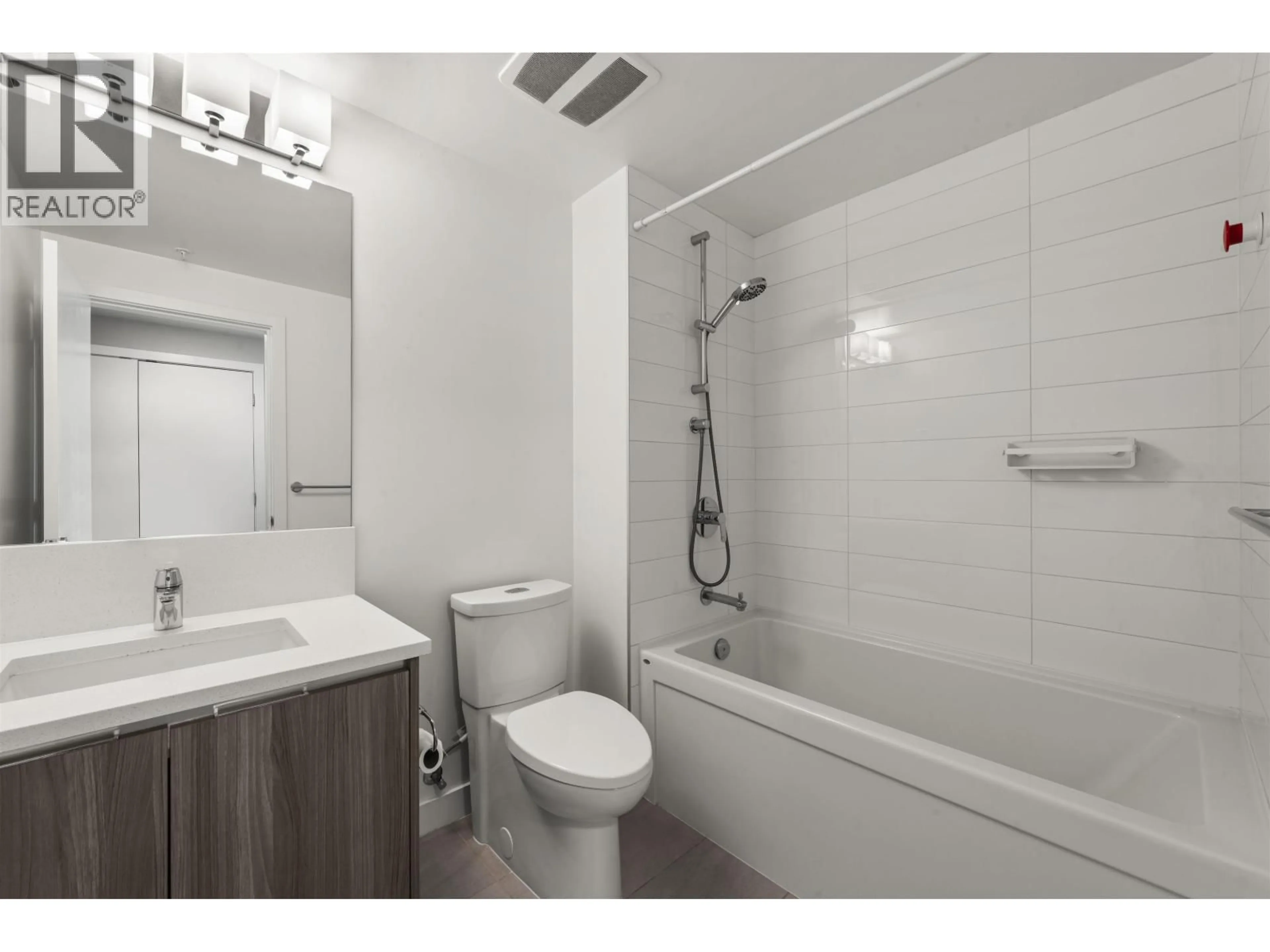 Standard bathroom, unknown for 3705 - 4900 LENNOX LANE, Burnaby British Columbia V5H0G9