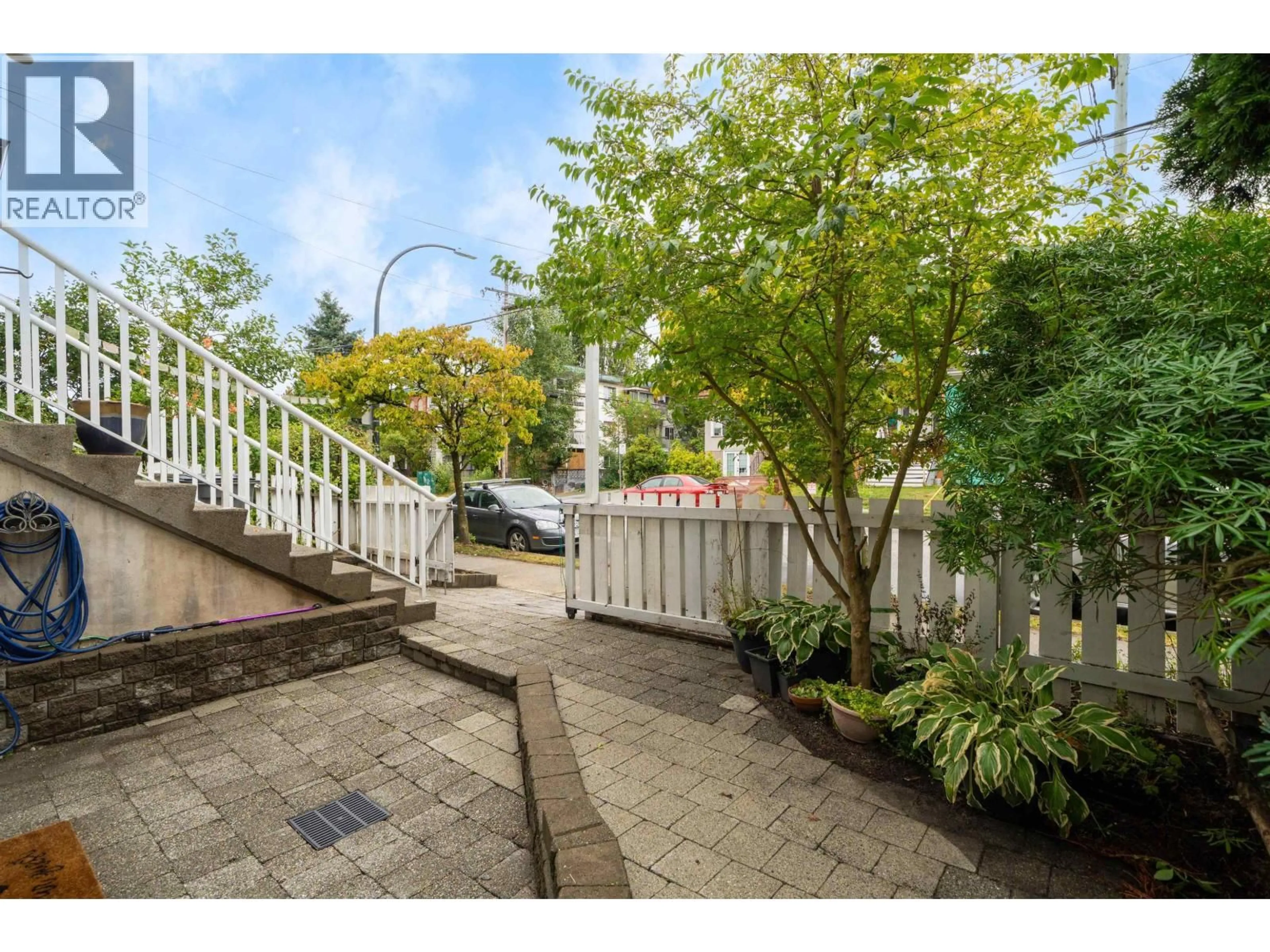Patio, street for 2537 WOODLAND DRIVE, Vancouver British Columbia V5N3P4