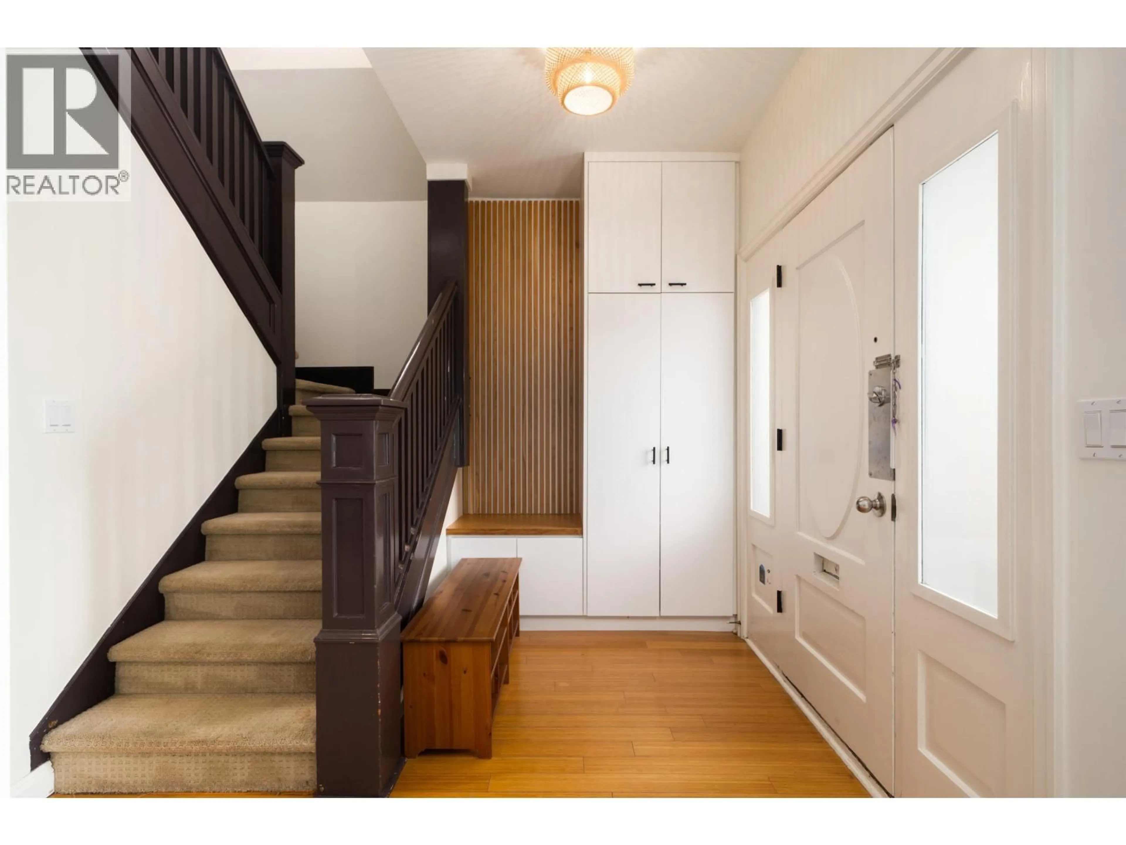 Indoor entryway for 2537 WOODLAND DRIVE, Vancouver British Columbia V5N3P4