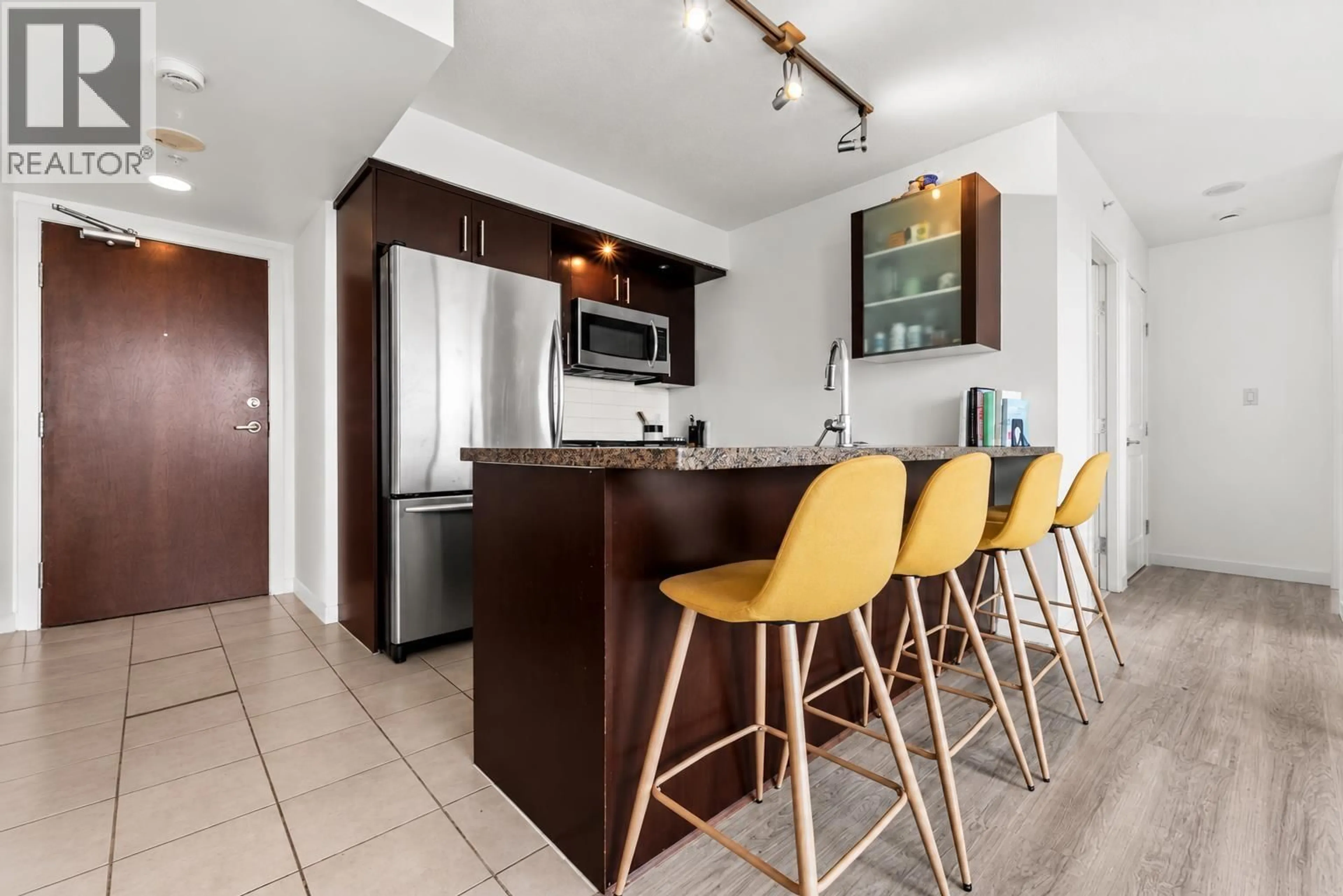 Open concept kitchen, ceramic/tile floor for 1003 - 1650 7TH AVENUE, Vancouver British Columbia V6J5N1