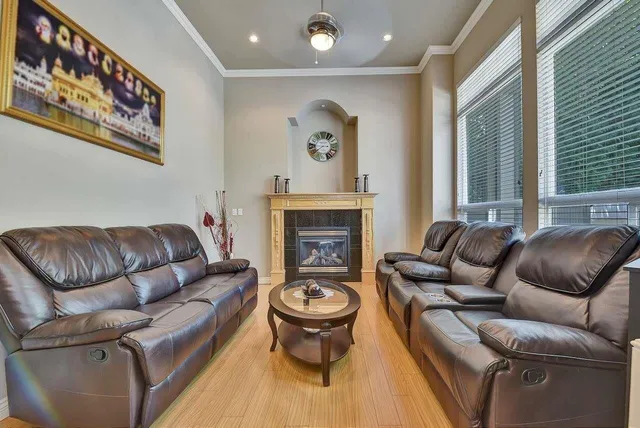 6436 141A STREET, Surrey 2