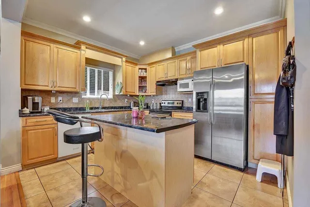 6436 141A STREET, Surrey 5