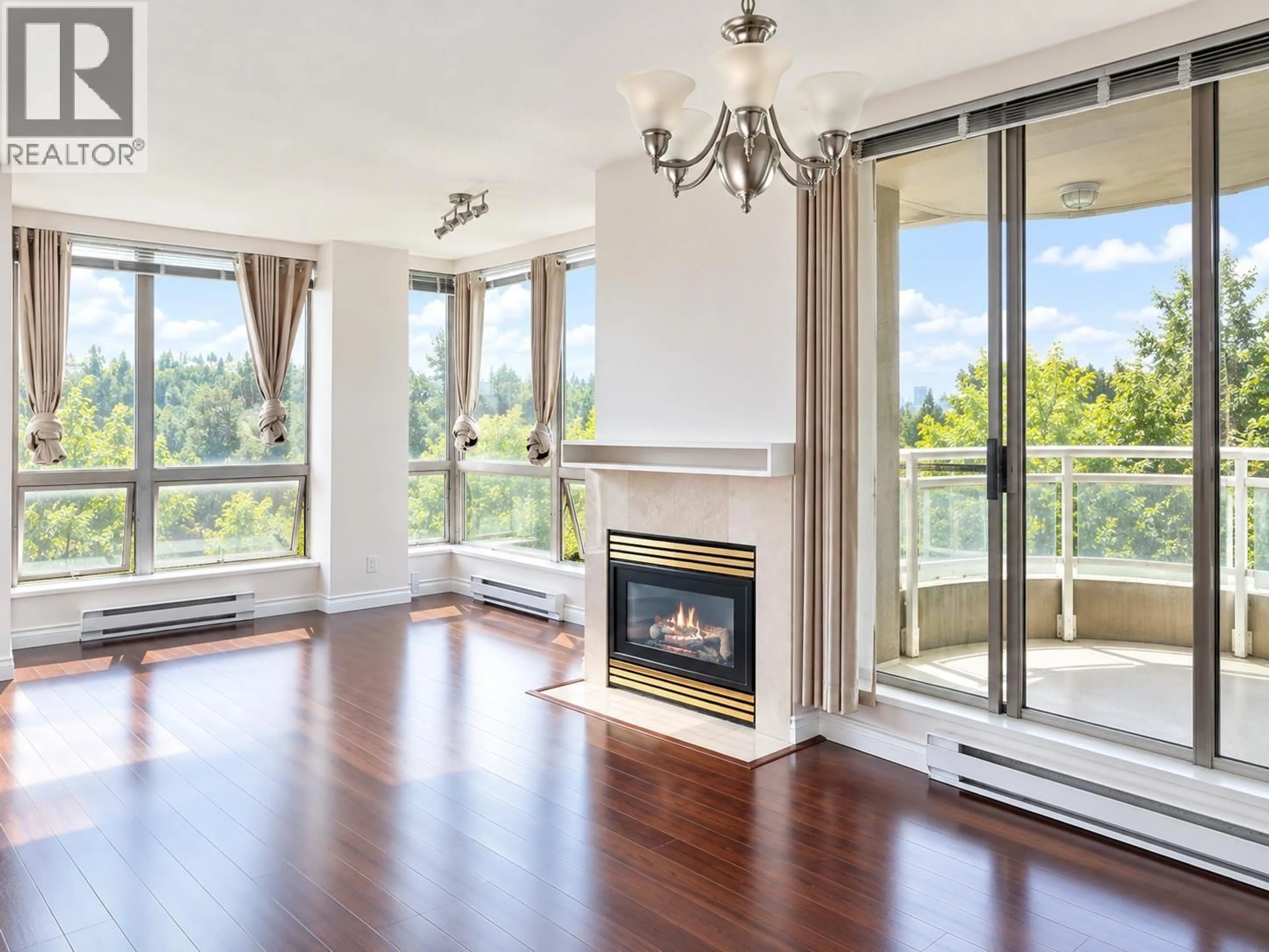 Living room with furniture, wood/laminate floor for 803 - 9603 MANCHESTER DRIVE, Burnaby British Columbia V3N4Y7
