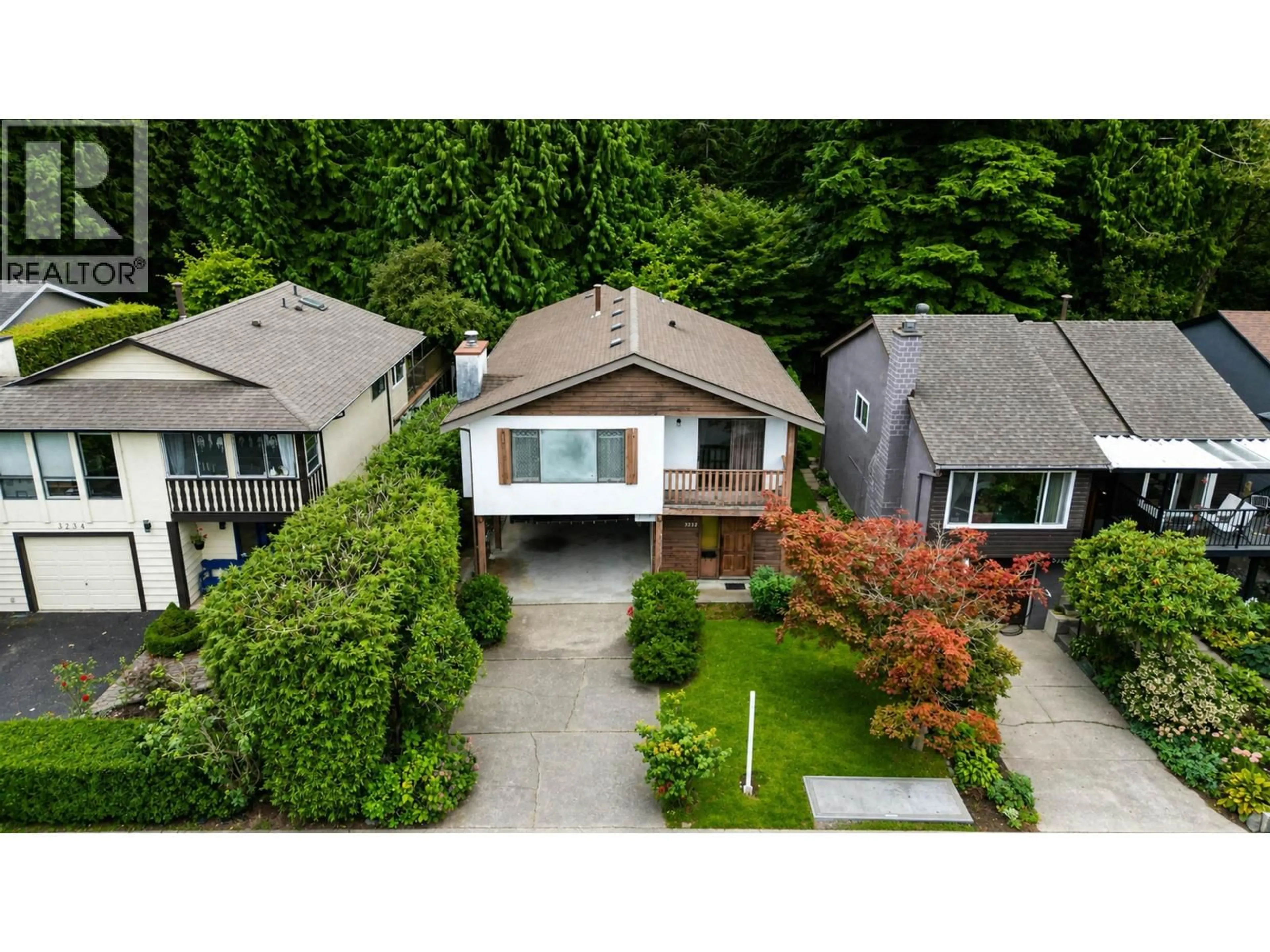 A pic from outside/outdoor area/front of a property/back of a property/a pic from drone, street for 3232 SALT SPRING AVENUE, Coquitlam British Columbia V3E1E9