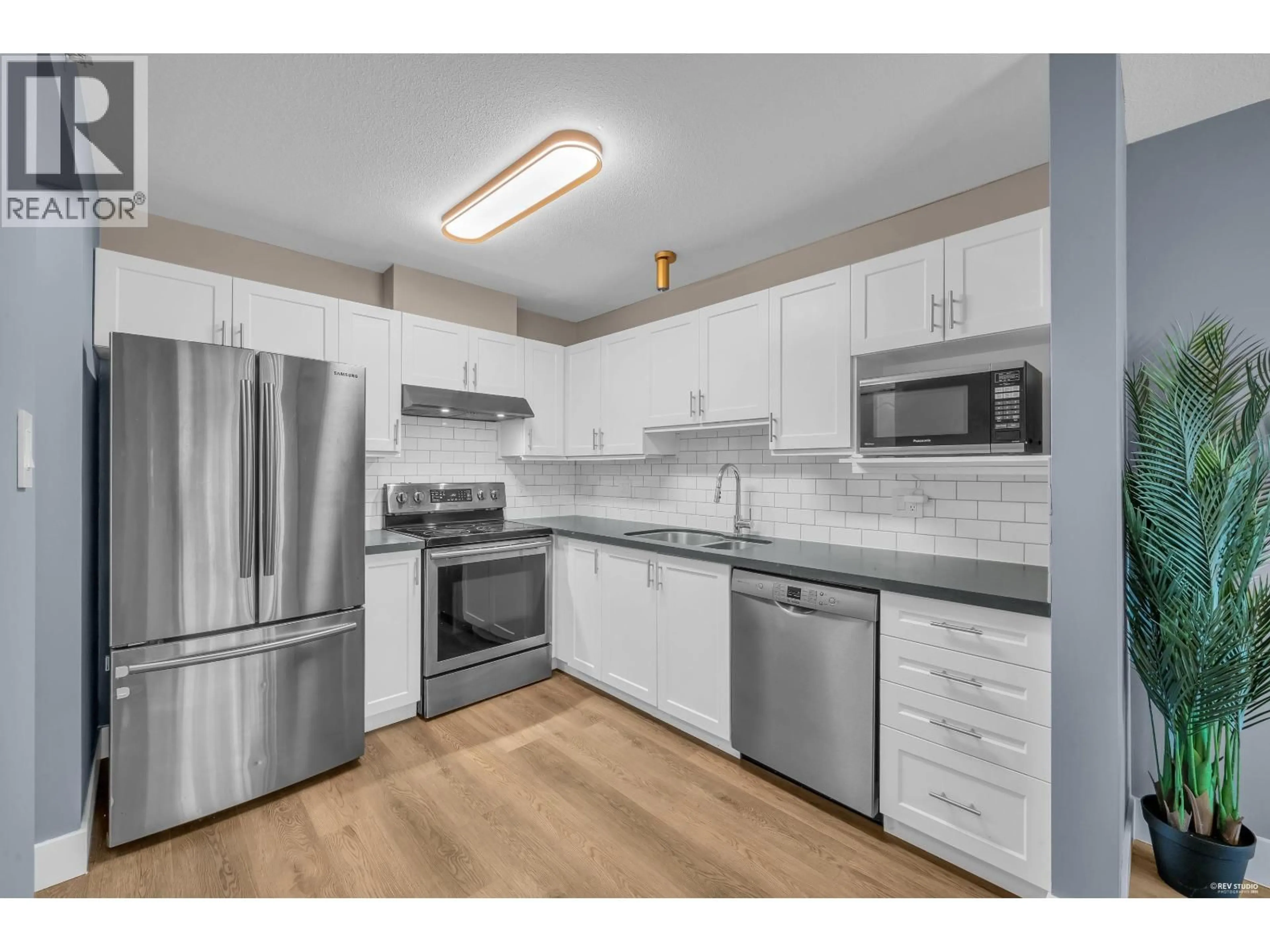 Standard kitchen, unknown for 105 - 2558 PARKVIEW LANE, Port Coquitlam British Columbia V3C6L8