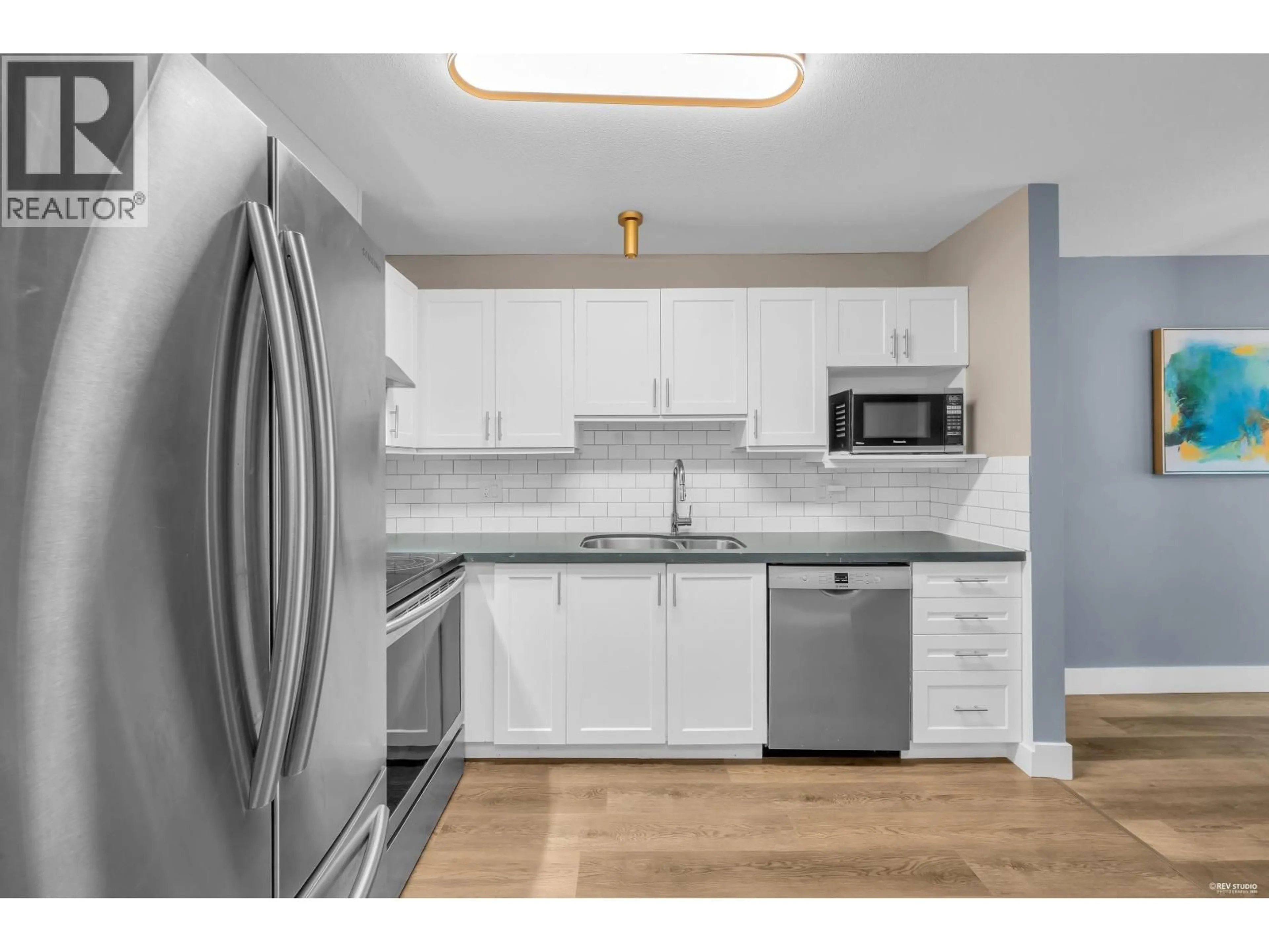 Standard kitchen, unknown for 105 - 2558 PARKVIEW LANE, Port Coquitlam British Columbia V3C6L8