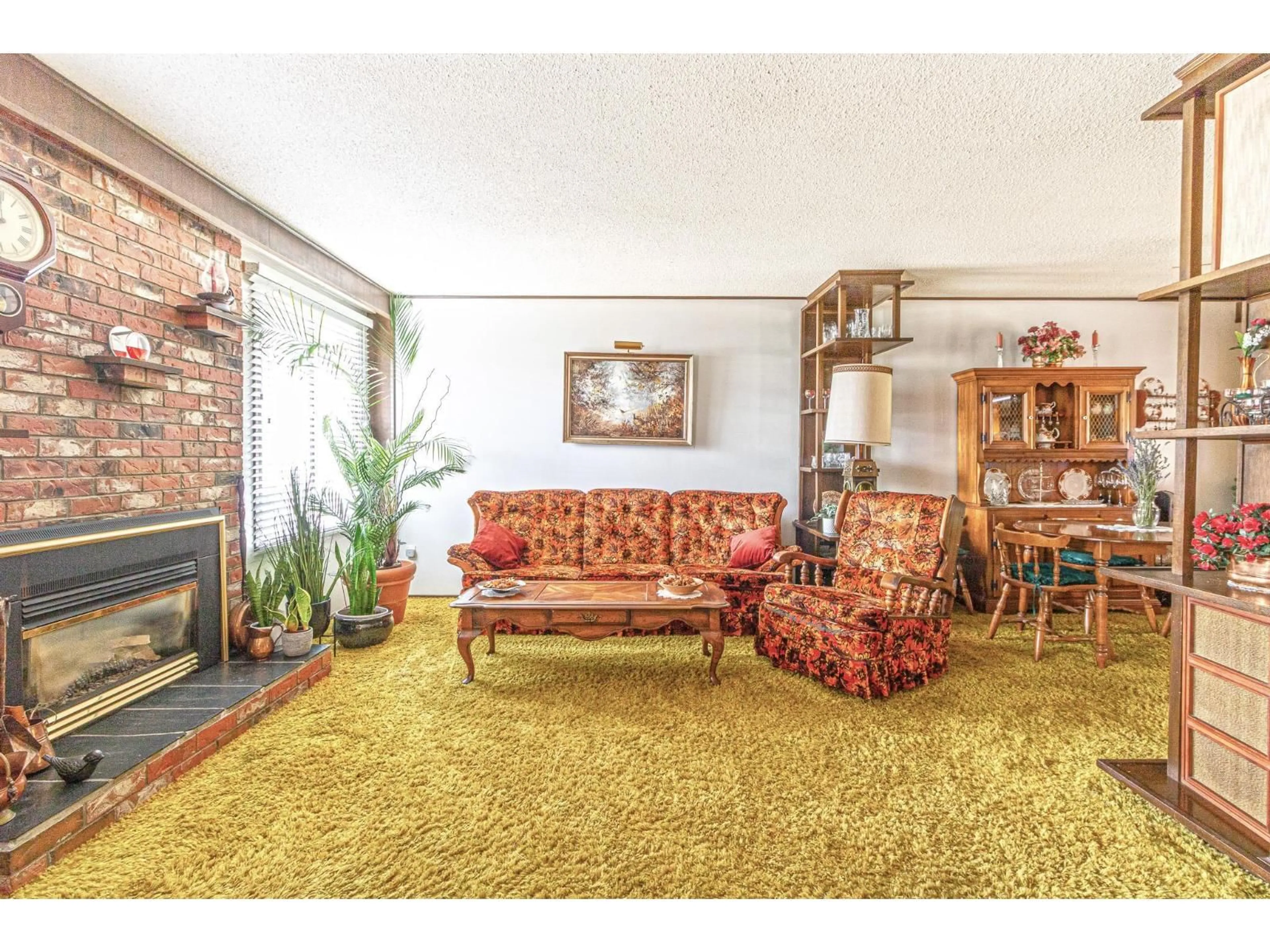 Living room with furniture, carpet floor for 5731 172B STREET, Surrey British Columbia V3S5A6