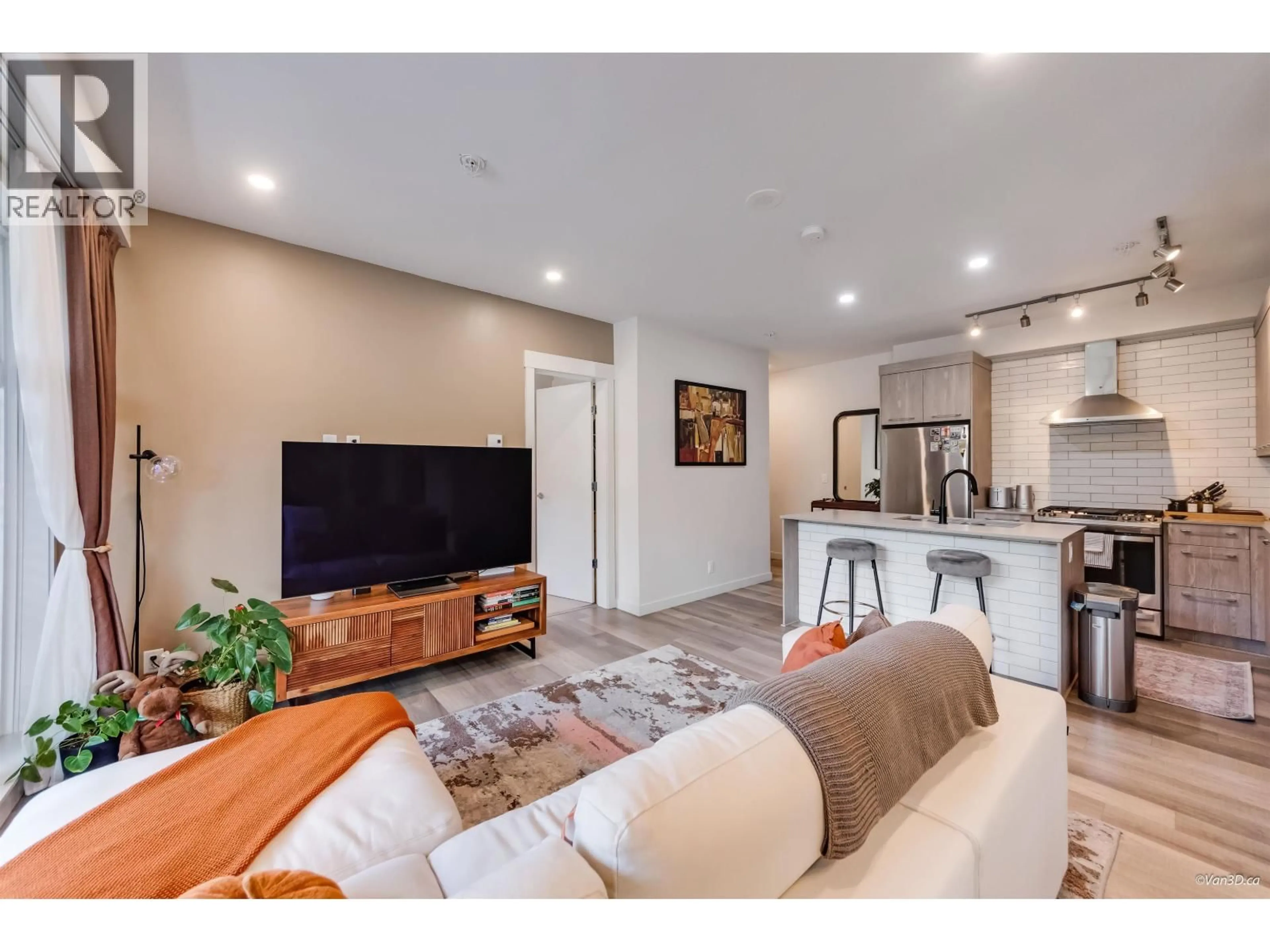 Living room with furniture, unknown for 313 - 1012 AUCKLAND STREET, New Westminster British Columbia V3M0M3
