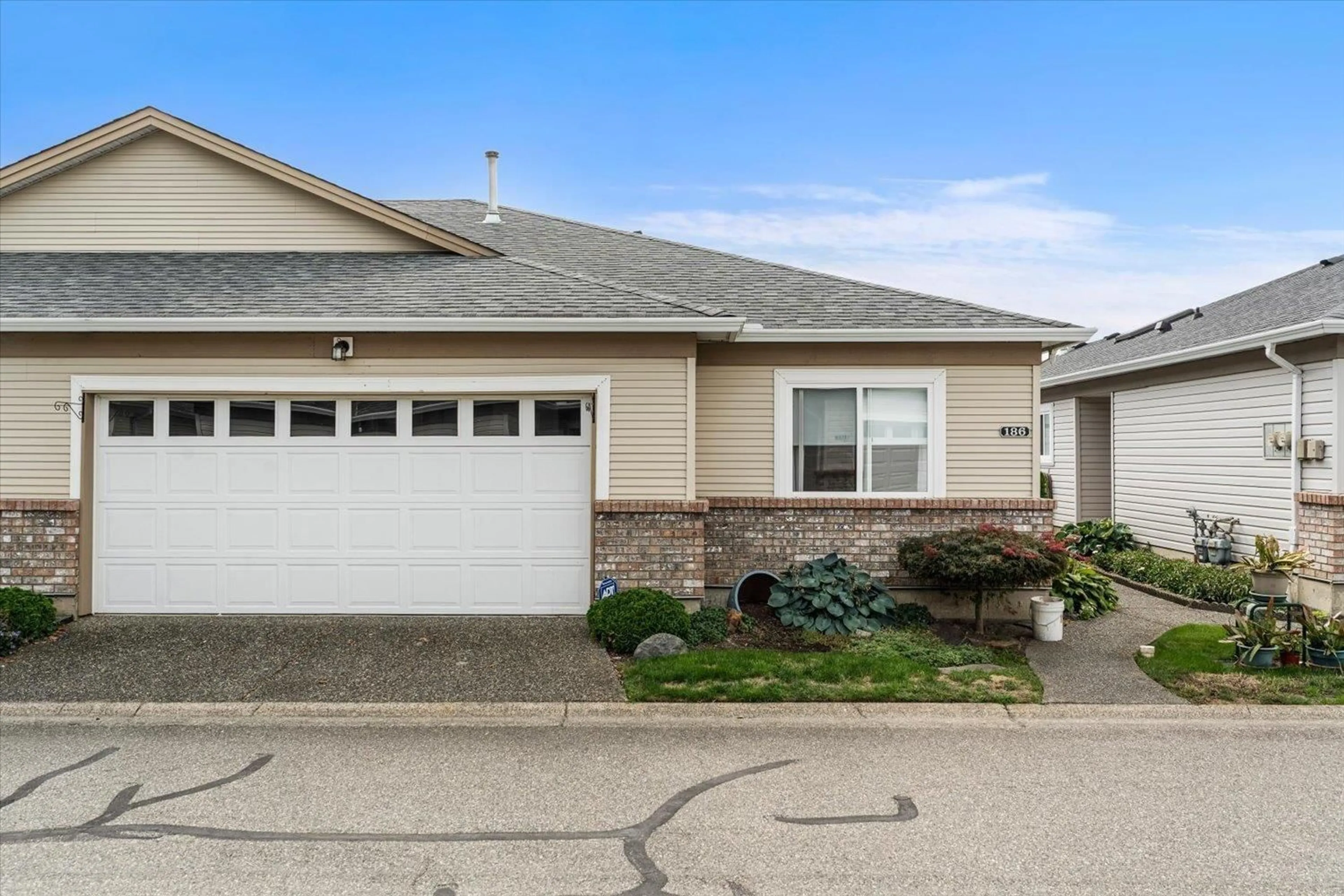 Home with vinyl exterior material, street for 186 - 8485 YOUNG ROAD, Chilliwack British Columbia V2P7Y7