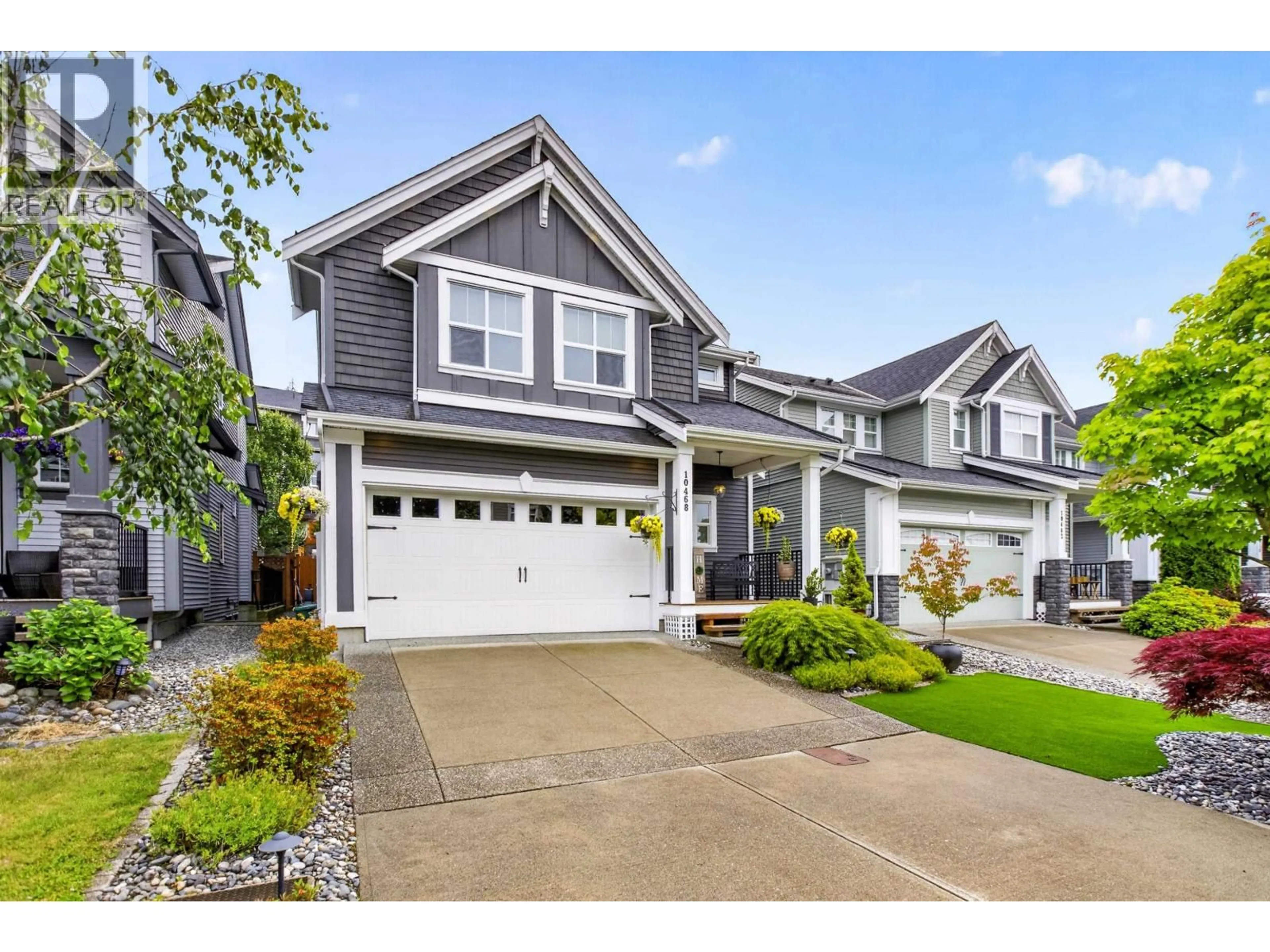 Home with vinyl exterior material, street for 10468 ROBERTSON STREET, Maple Ridge British Columbia V2W0H8