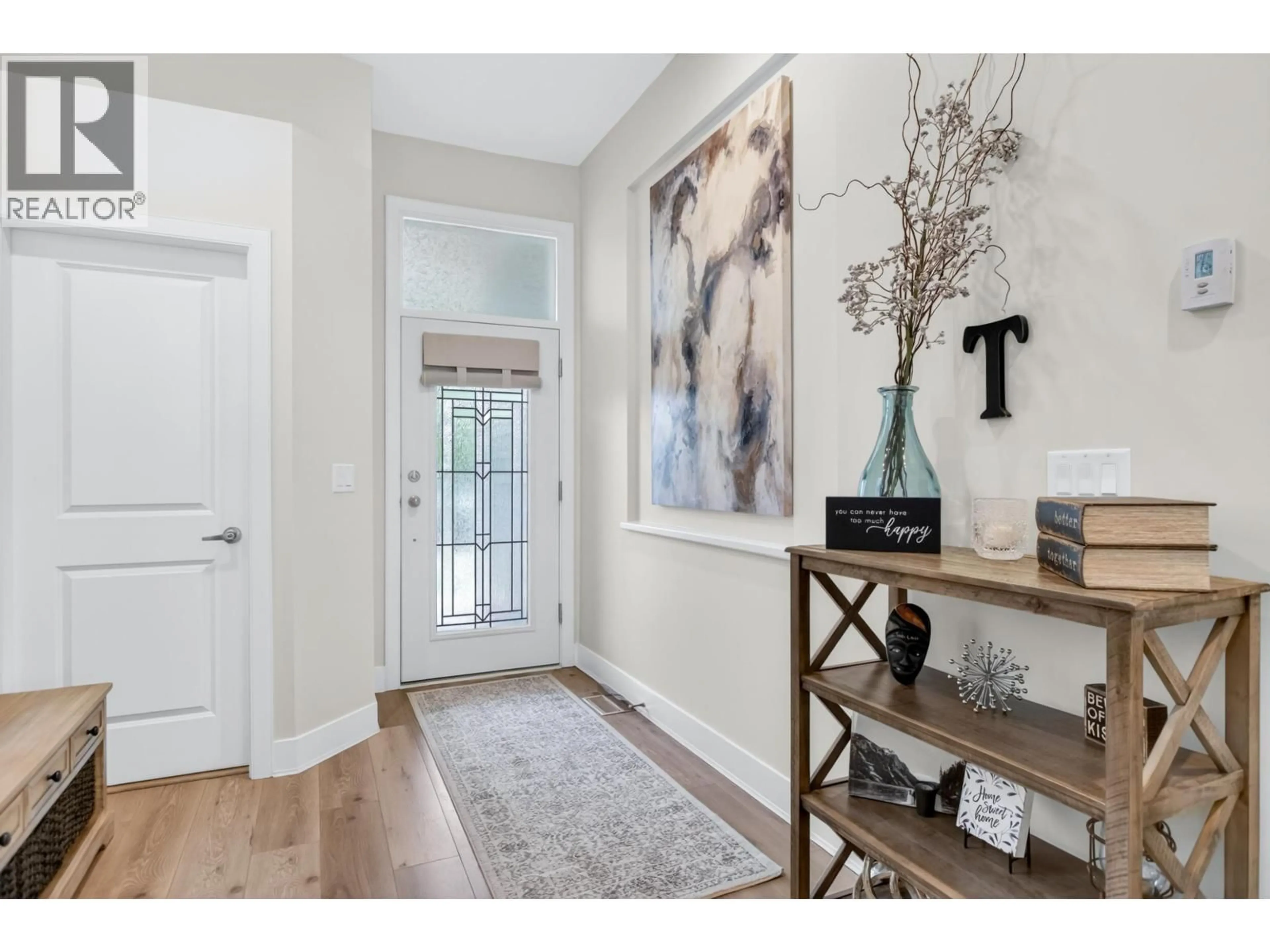 Indoor entryway for 10468 ROBERTSON STREET, Maple Ridge British Columbia V2W0H8