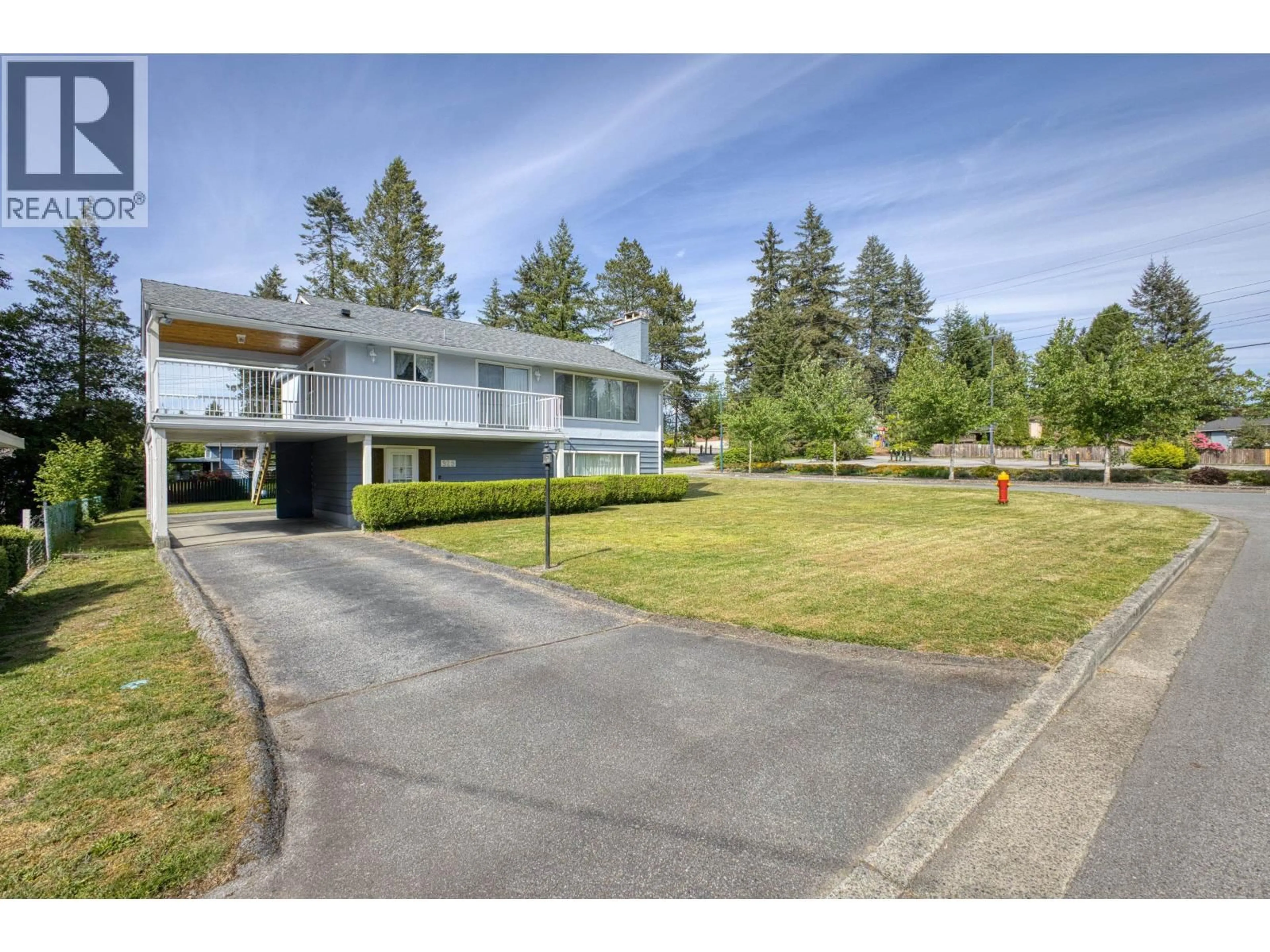 A pic from outside/outdoor area/front of a property/back of a property/a pic from drone, street for 929 GROVER AVENUE, Coquitlam British Columbia V3J3E4
