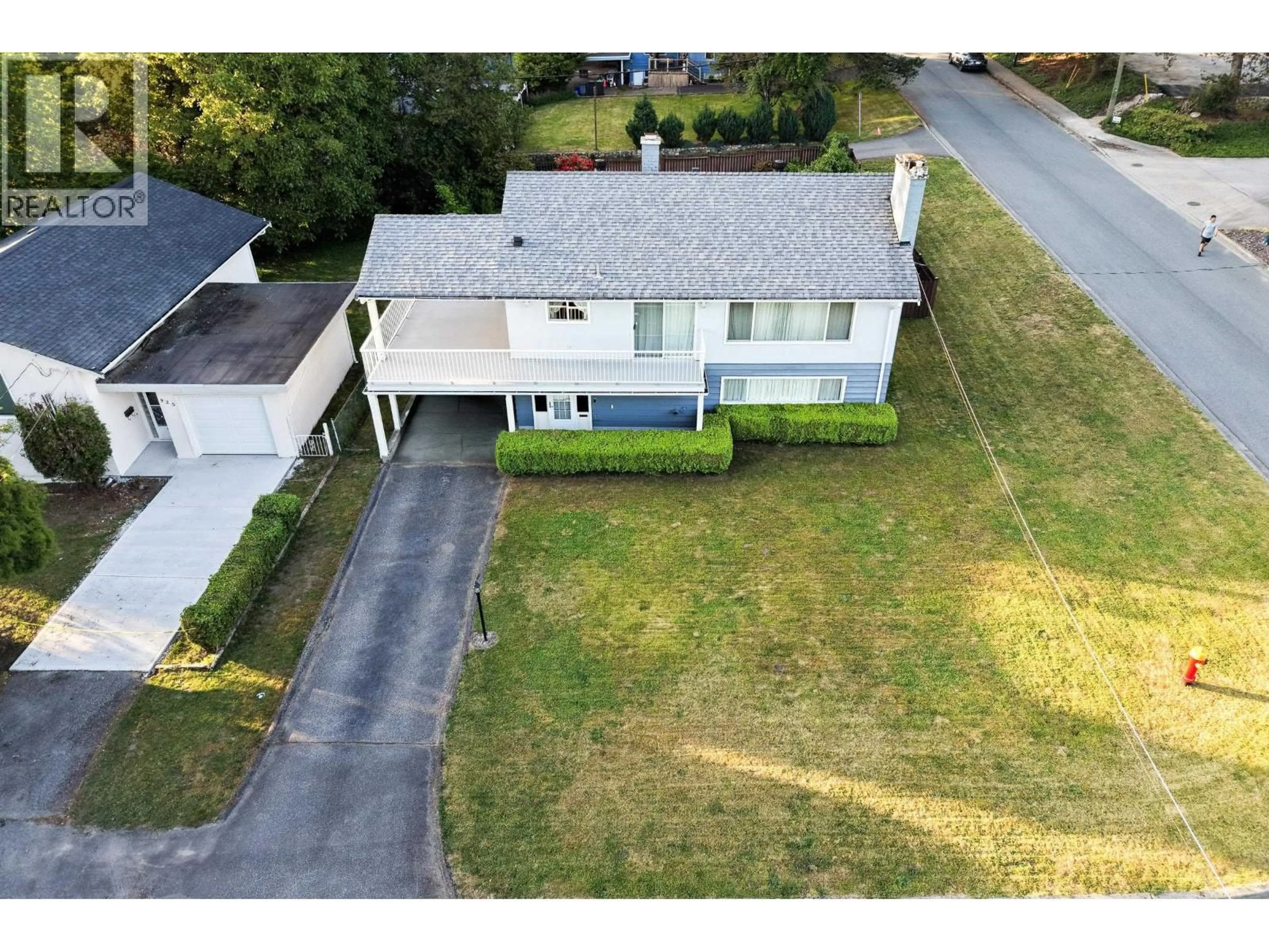 A pic from outside/outdoor area/front of a property/back of a property/a pic from drone, street for 929 GROVER AVENUE, Coquitlam British Columbia V3J3E4
